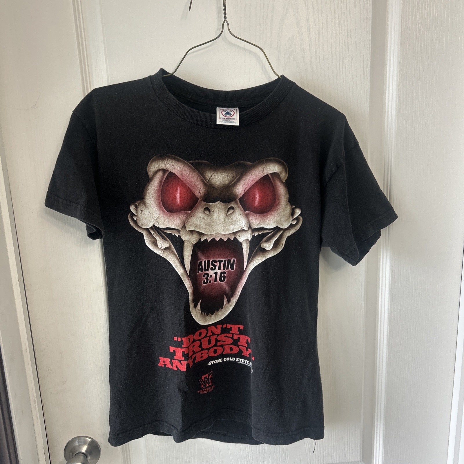 Vintage WWF Stone Cold Steve Austin Don’t Trust Anybody 1998 T-Shirt Size YL