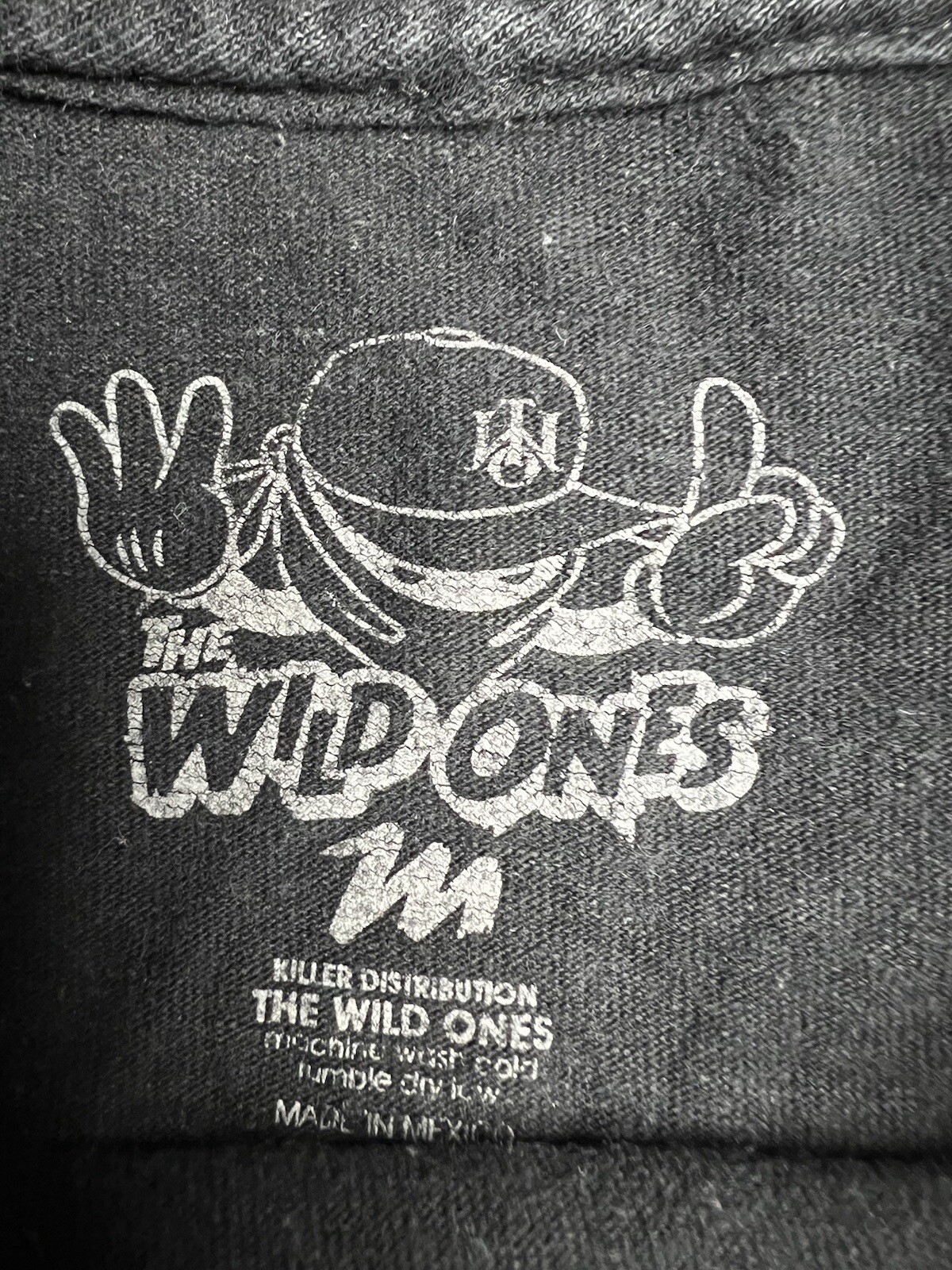 ✔️The Wild Ones Tatted Hand Middle Finger NEVER SURRENDER T-Shirt Sz Medium