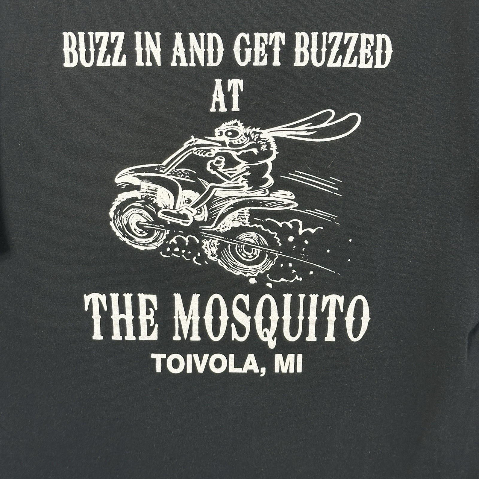 Vintage Toivola Michigan The Mosquito Inn T-Shirt Large Buzz in Get Buzzed Biker