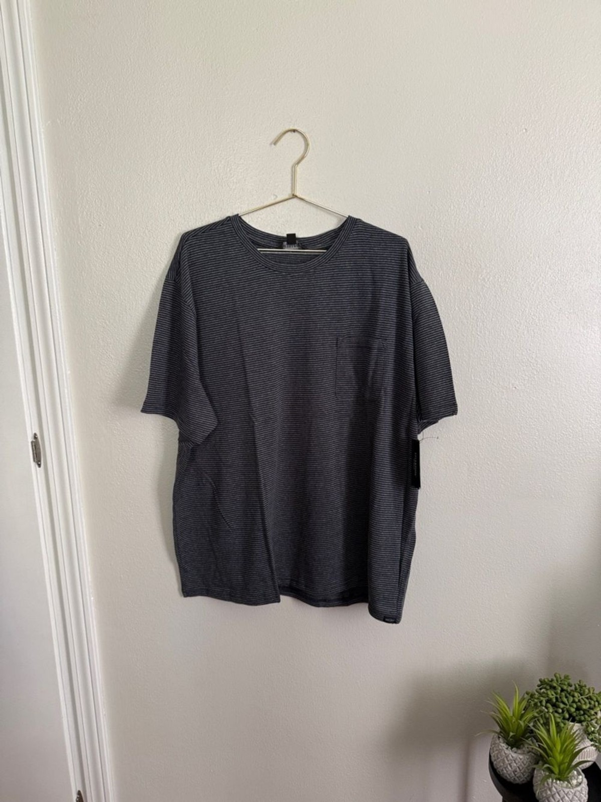 Liverpool Men&rsquo;s XXL Short Sleeve Crewneck Pocket Tee – Charcoal/Blue Microstripe