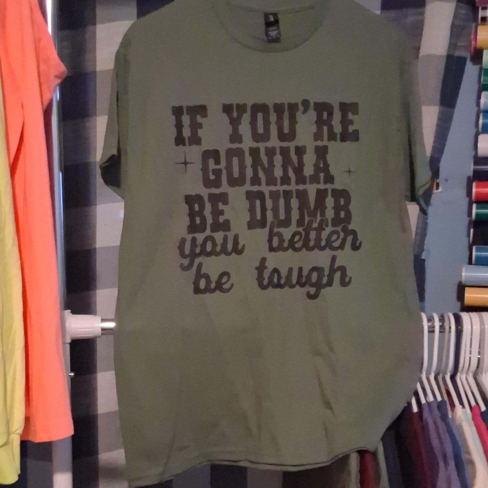 Mossy Oak Men&rsquo;s M Green Crew Neck Short Sleeve « If You&rsquo;re Gonna Be Dumb » Tee
