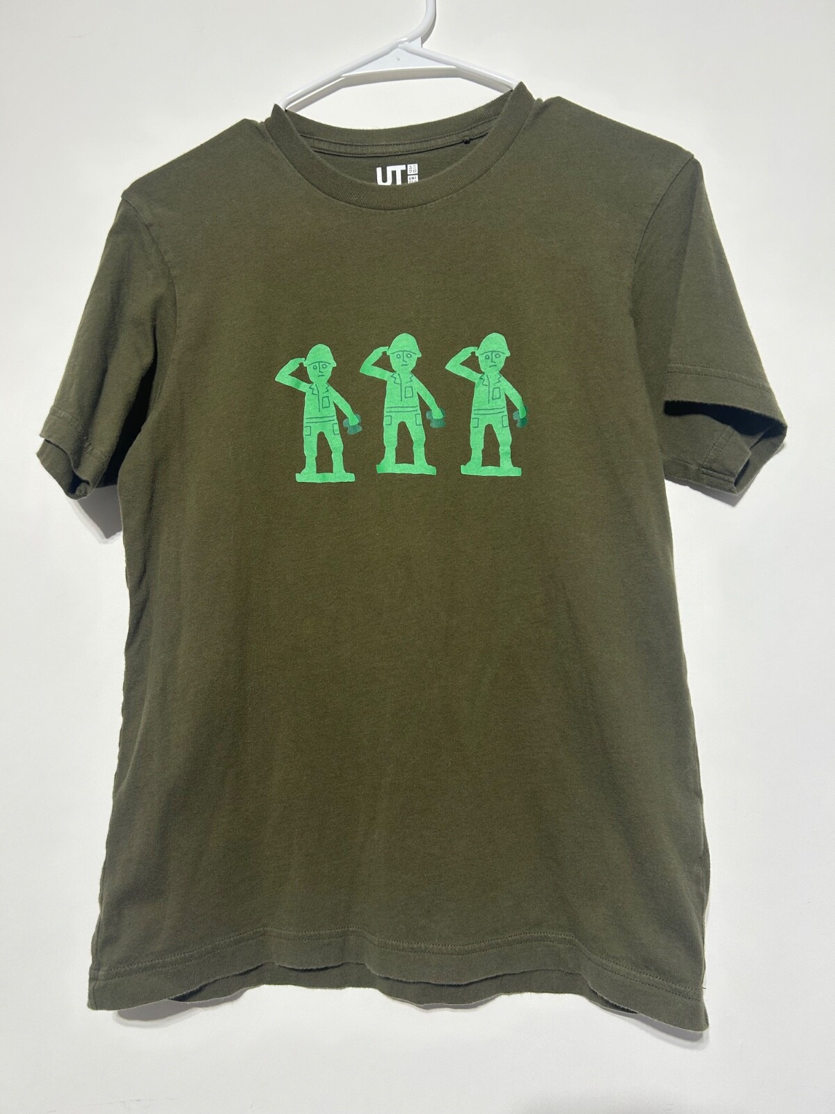 UNIQLO x PIXAR Men Size XS Toy Story Green Army Men Plastic Toy Soldiers Shirt