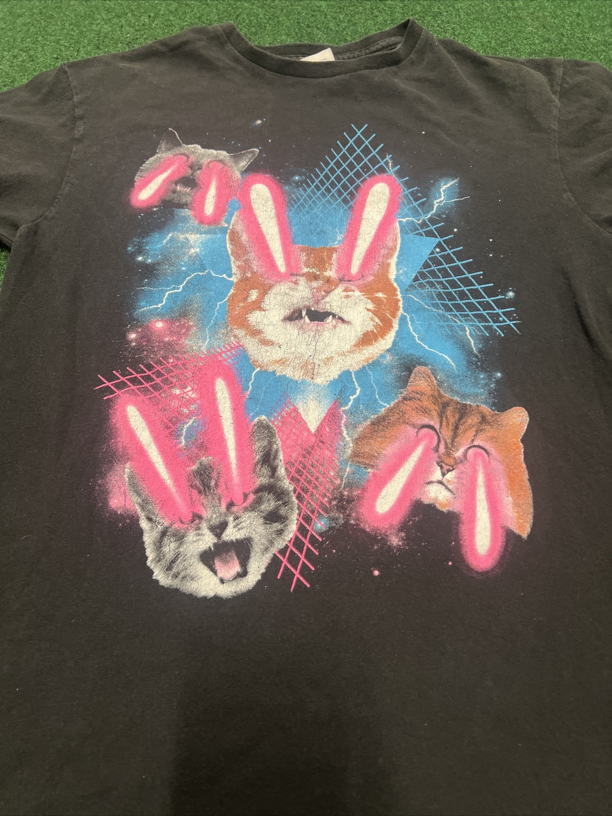 Mens T-Shirt Medium Space Cats Cosmic Laser Eyes Black Neon Pink Glasses Retro