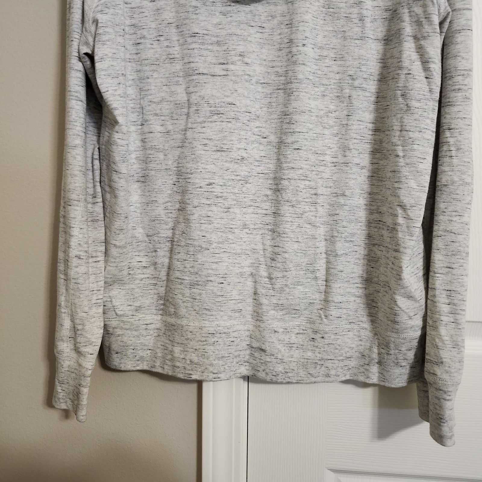 American Eagle Mens Flex hooded long sleeve tee, Heather Gray, Hand Pocket, Sz M