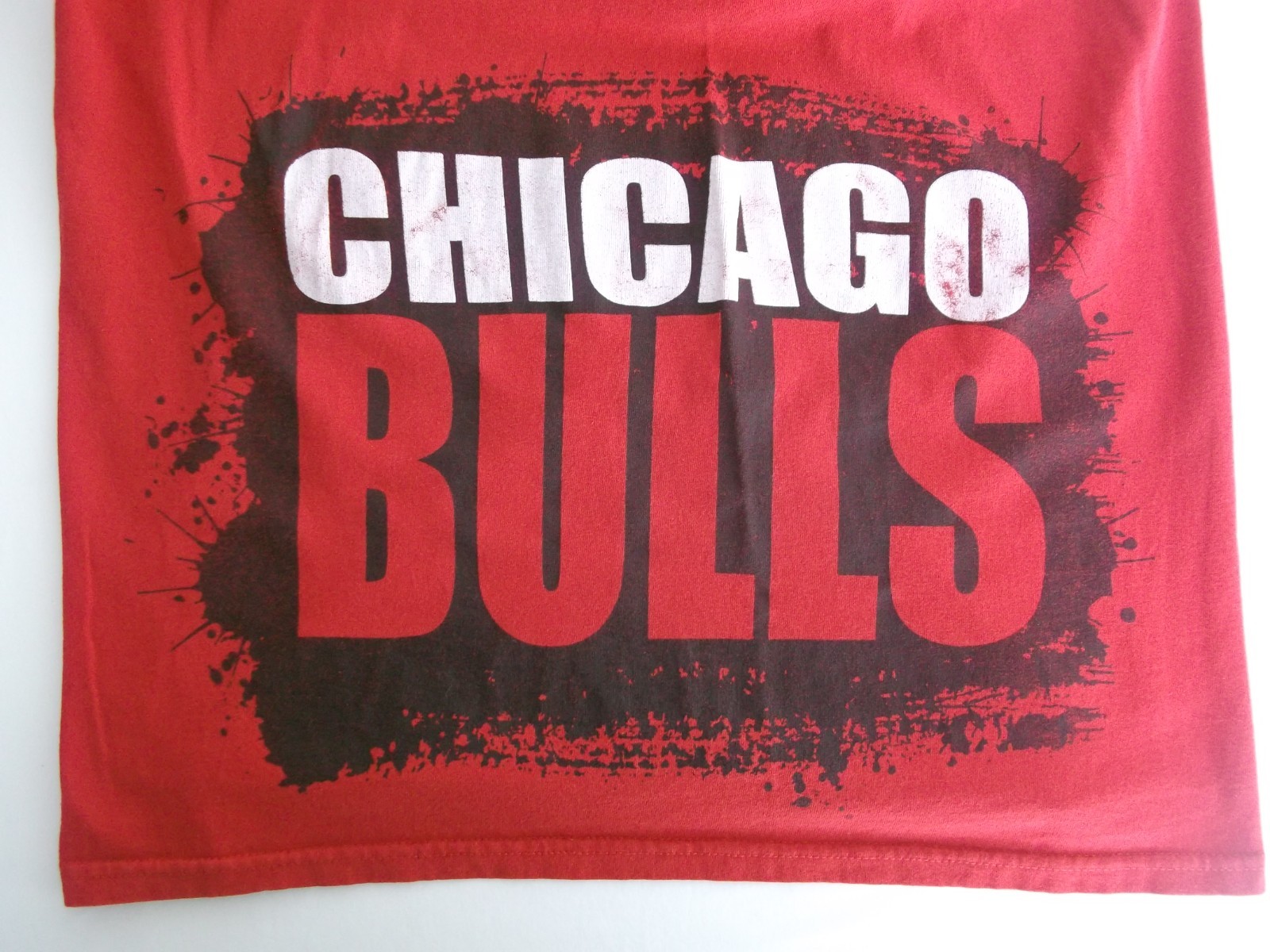Chicago Bulls Vtg t-shirt Men&rsquo;s Sz. L (W 22in x L 29in)100% Cotton Red