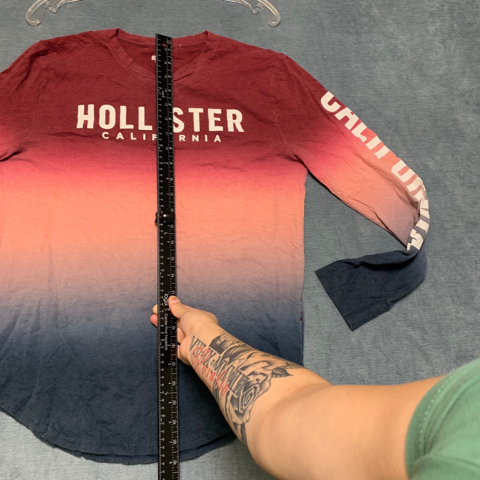 Hollister California T-Shirt Men Small Multicolor Ombre Dye Spellout Logo Casual