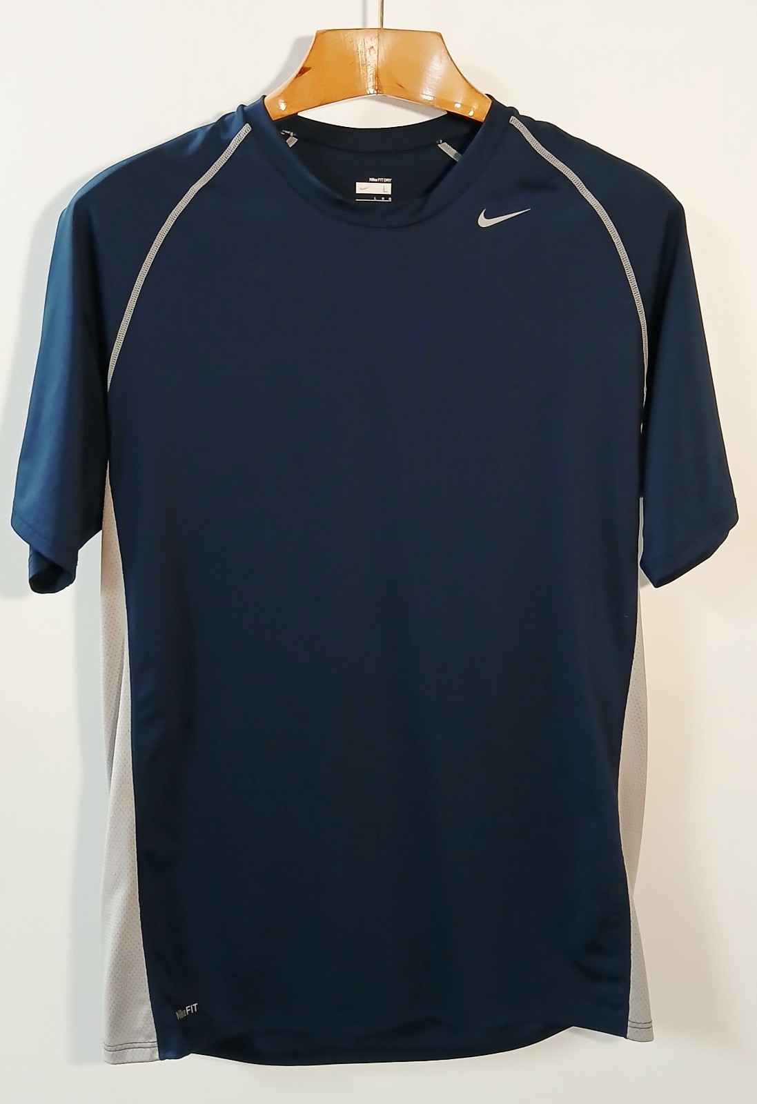 NIKE Fit Dry Blue and Gray Short Sleeve Crew Neck Pullover Men&rsquo;s Large NWOT
