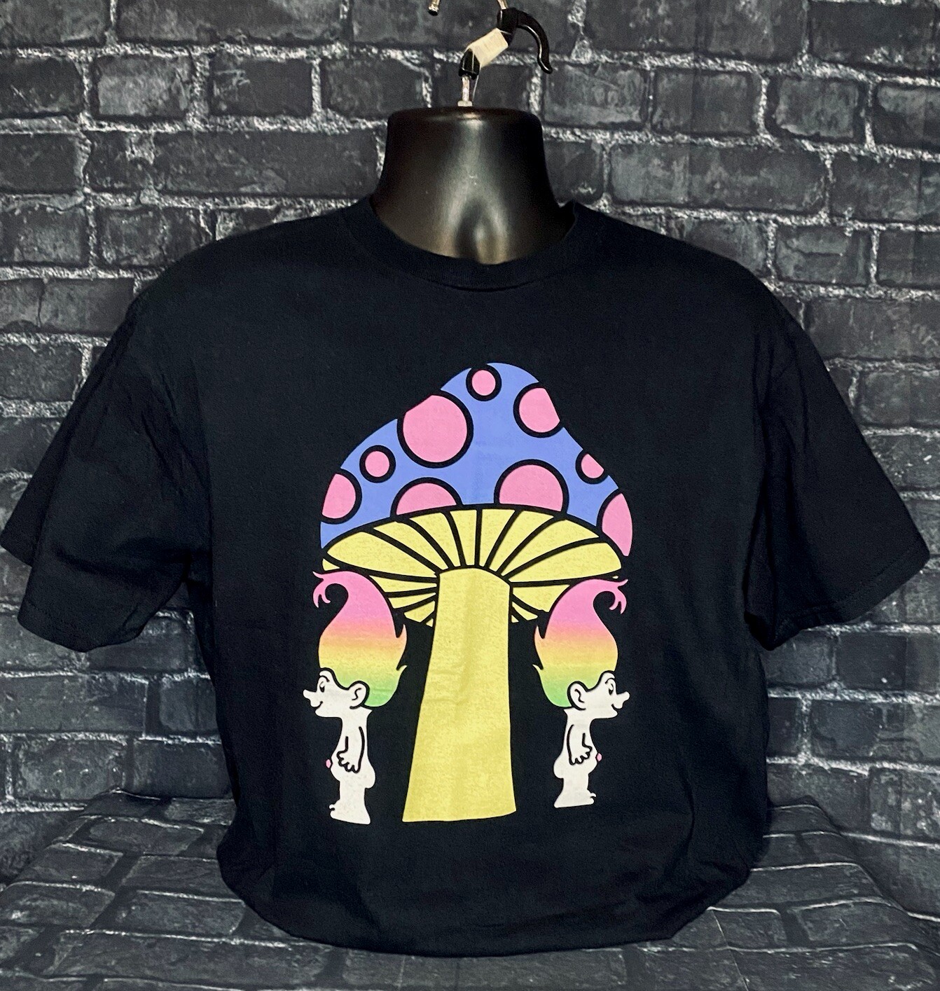 Good Luck Trolls T-Shirt Adult Large 60th Anniversary Dreamworks Blacklight