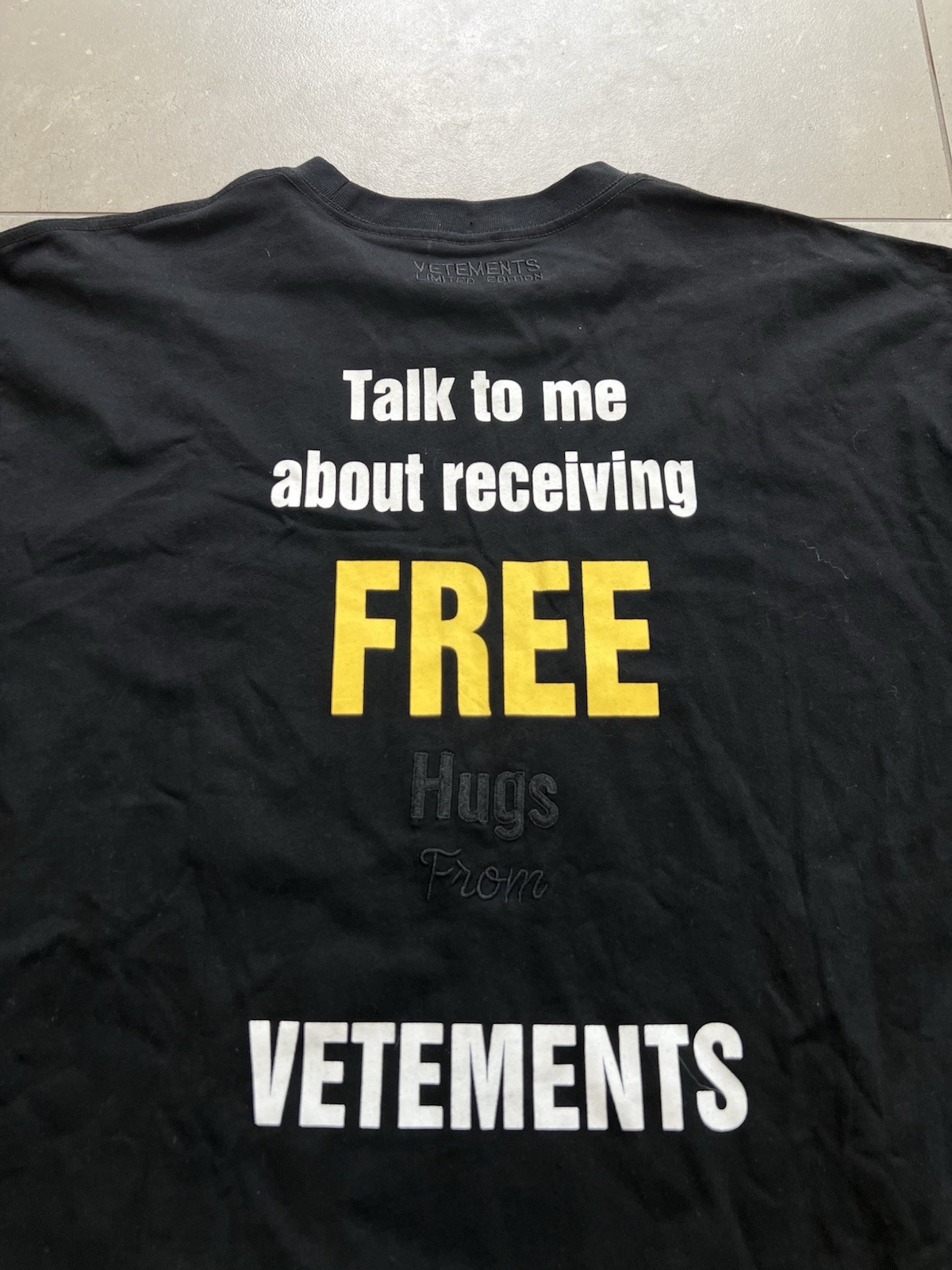 VETEMENTS Limited Edition Free Hugs Spell Out Embroidered Black Tee Shirt XL
