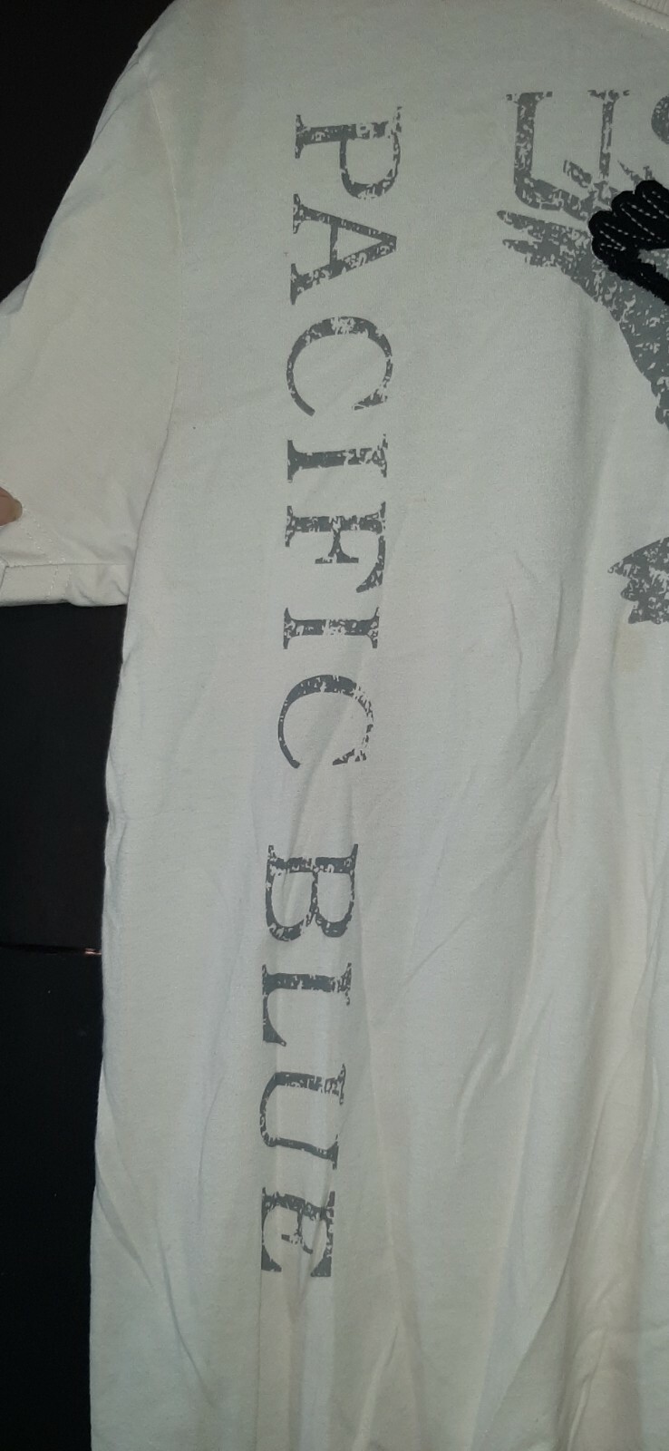 Pacific Blue Men&rsquo;s Graphic-T Size Medium – Ivory