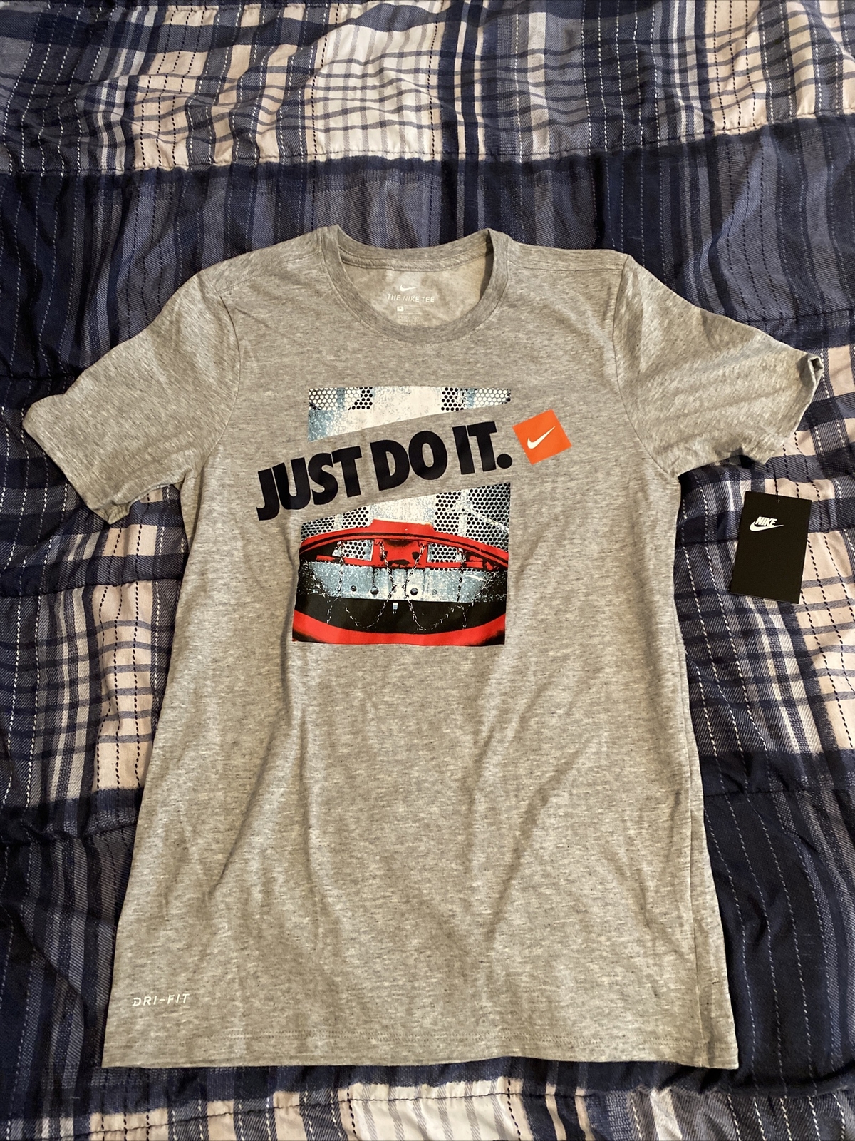 Grey Nike T-Shirt Small 100% Authentic Guaranteed.