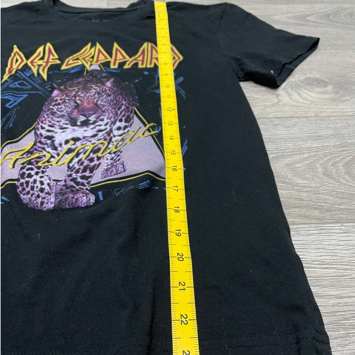 Def Leppard Animal T-Shirt Vintage Graphic Band Tee Black Short Sleeve Size S