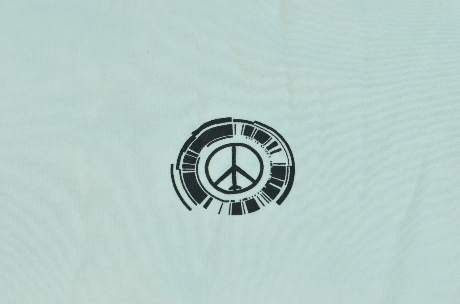 Uniqlo Rare Archive Metal Gear Solid White Video Game Shirt Peace Walker Medium