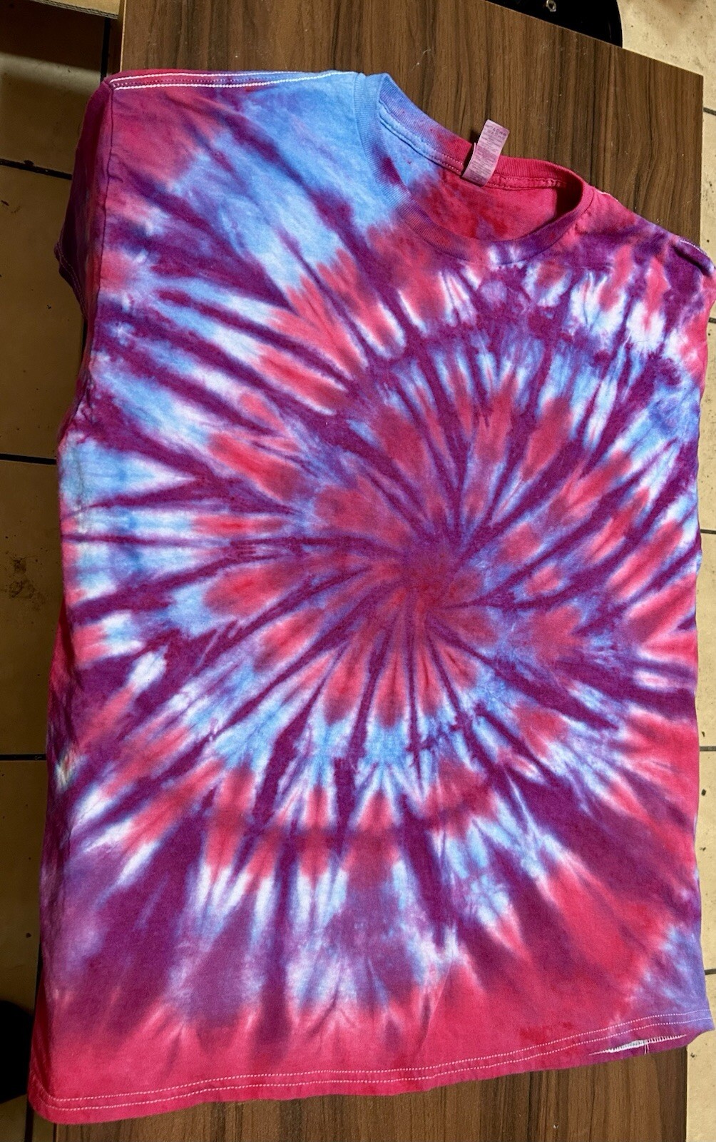 HAND TIE DYED SHORT SLEEVE T-SHIRT SIZE XL UNISEX