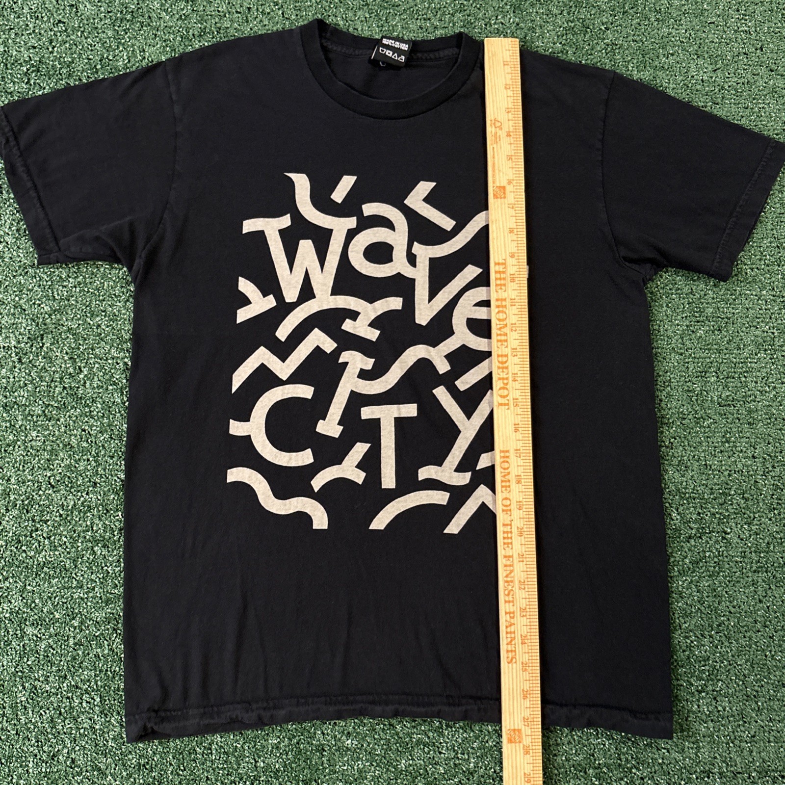 Only NY Wave City Graphic Abstract T-Shirt Large Short Sleeve New York Black
