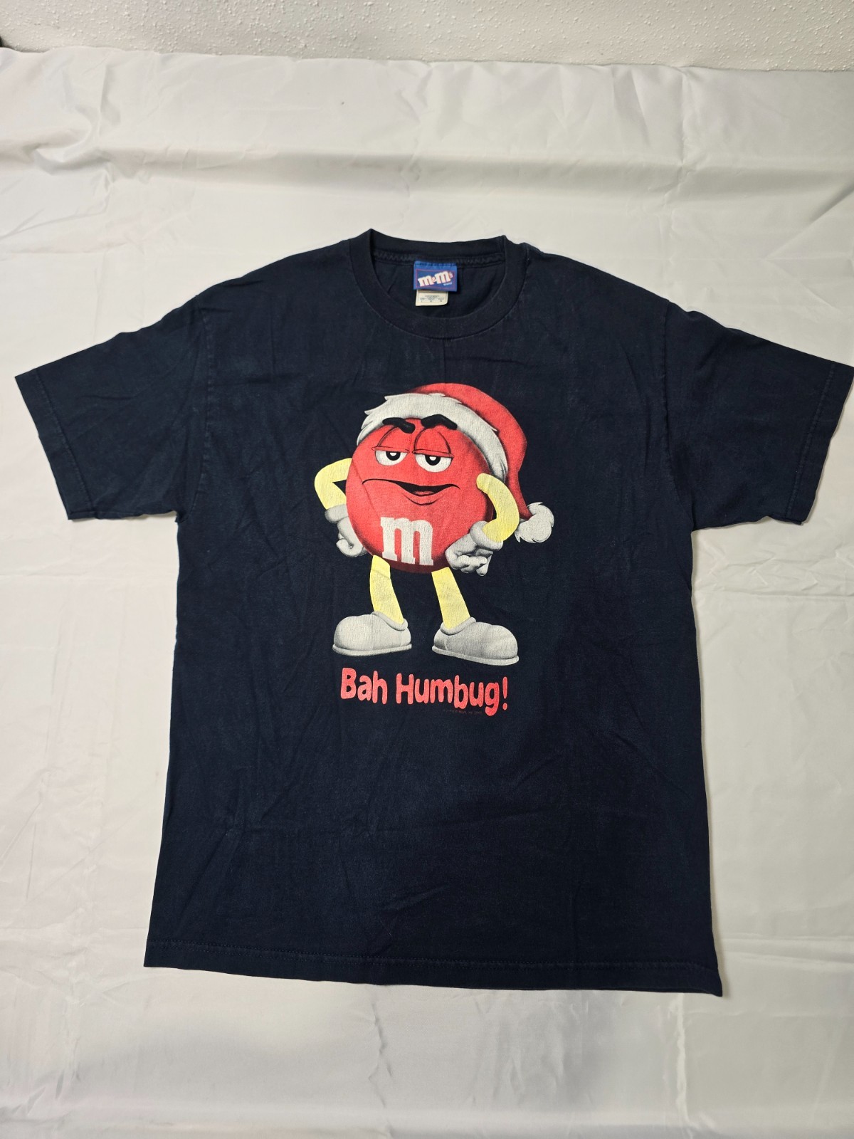 Size L – 2005 M&M&rsquo;s « Bah Humbug! » Santa Hat T-shirt