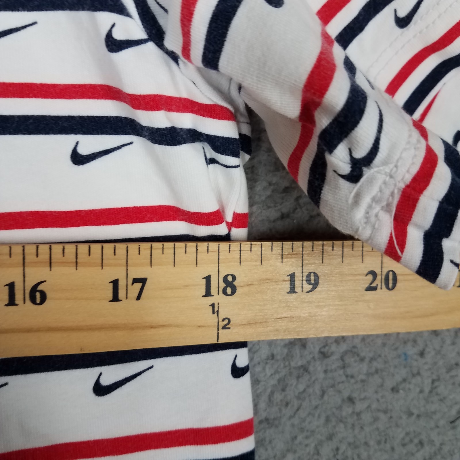 Nike T-Shirt Adult Small Swoosh Striped Crewneck Casual Red White Blue Travel