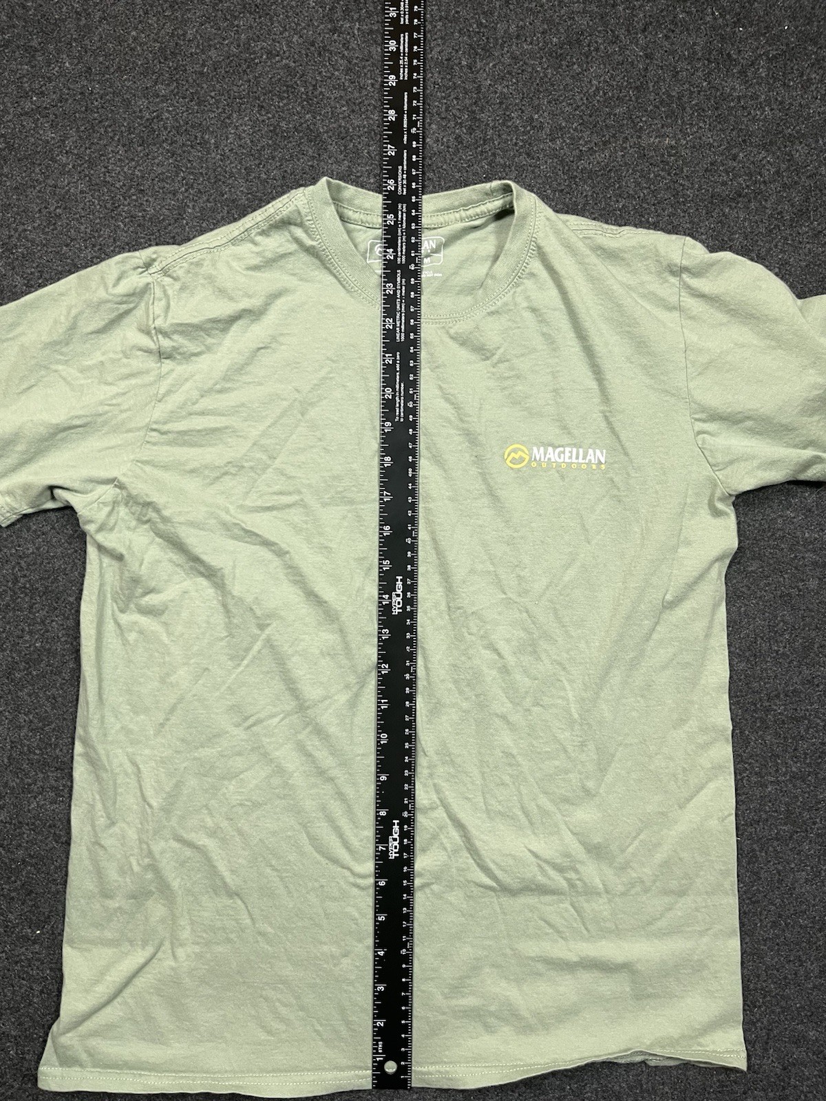 Magellan Outdoors Buck Deer Hunter Green T-Shirt Men&rsquo;s Size Medium Short Sleeve