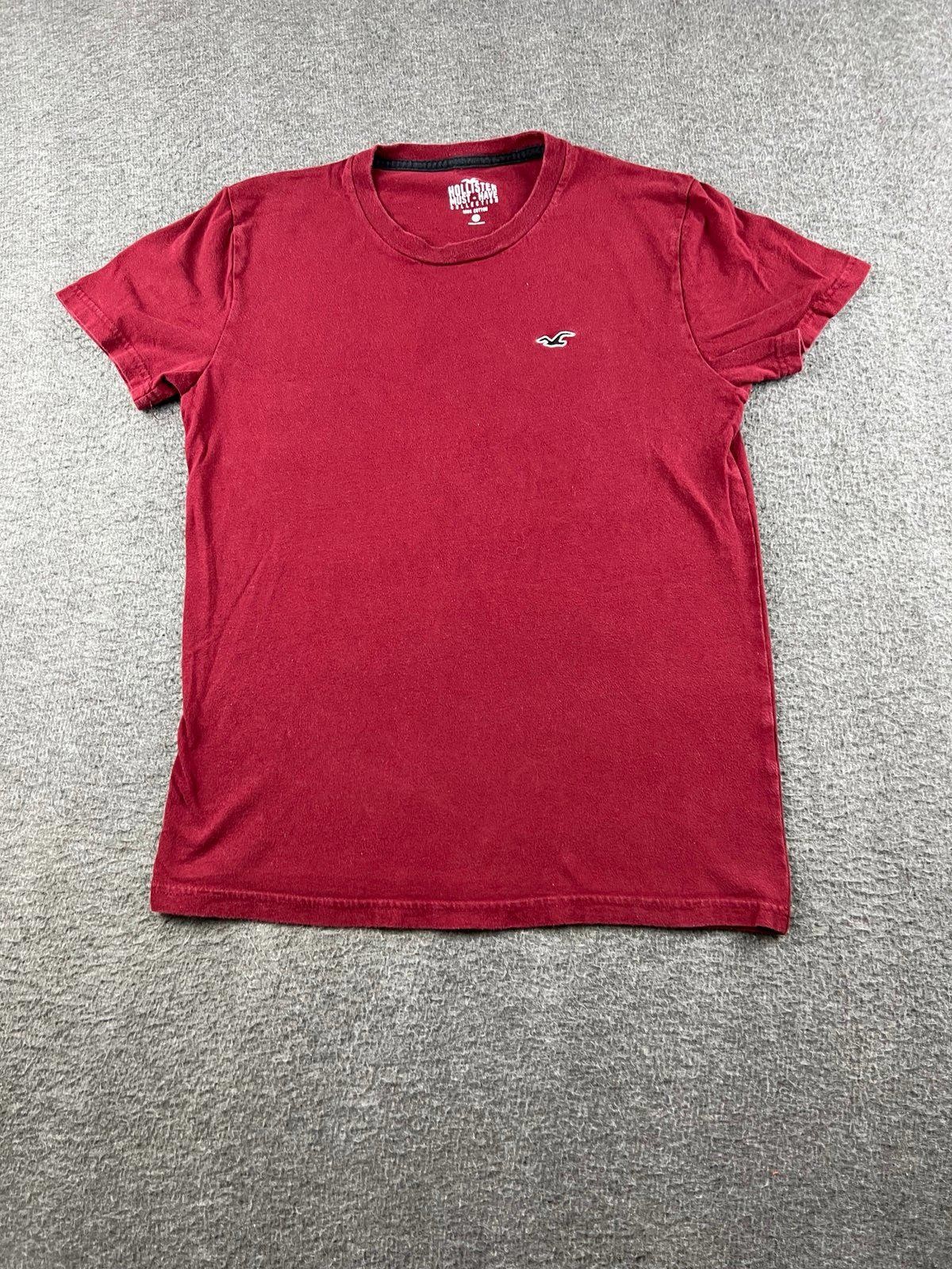 Hollister Must-Have Collection Men&rsquo;s Red Cotton T-Shirt XS