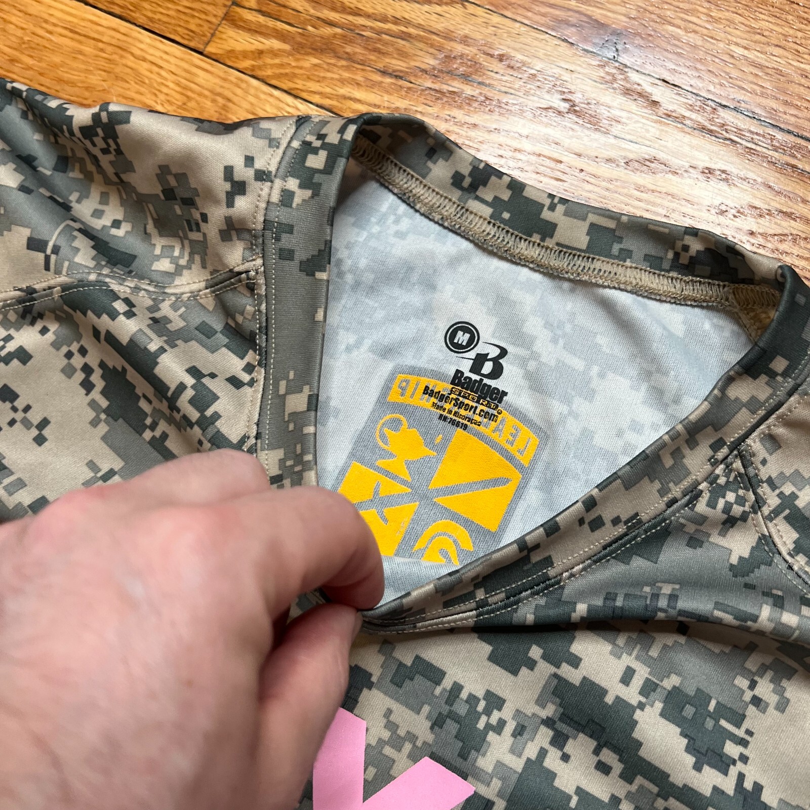 Georgetown University Army ROTC T Shirt Size M « Hoya » Breast Cancer Awareness