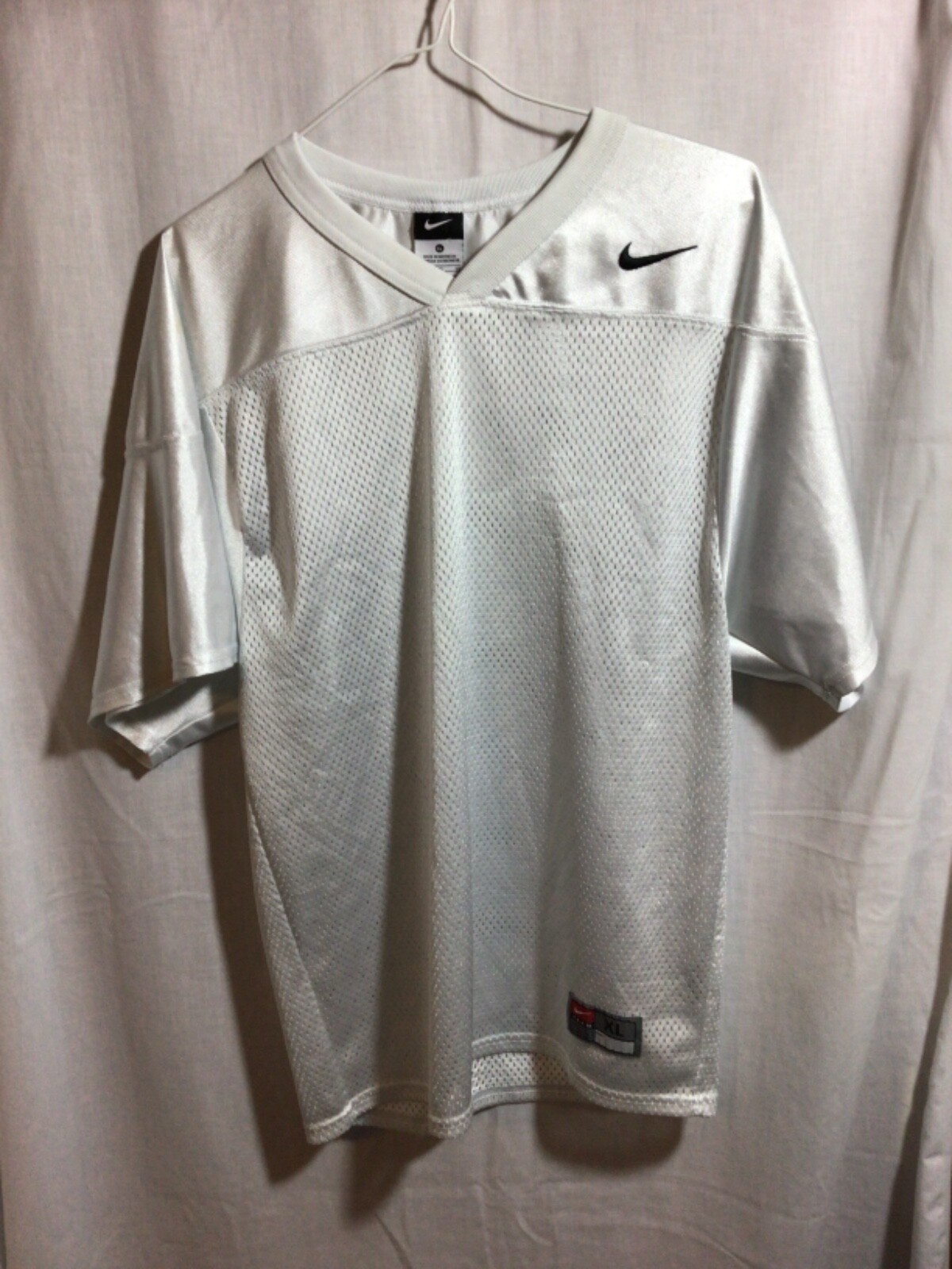 Nike Team Apparel XL White T Shirt