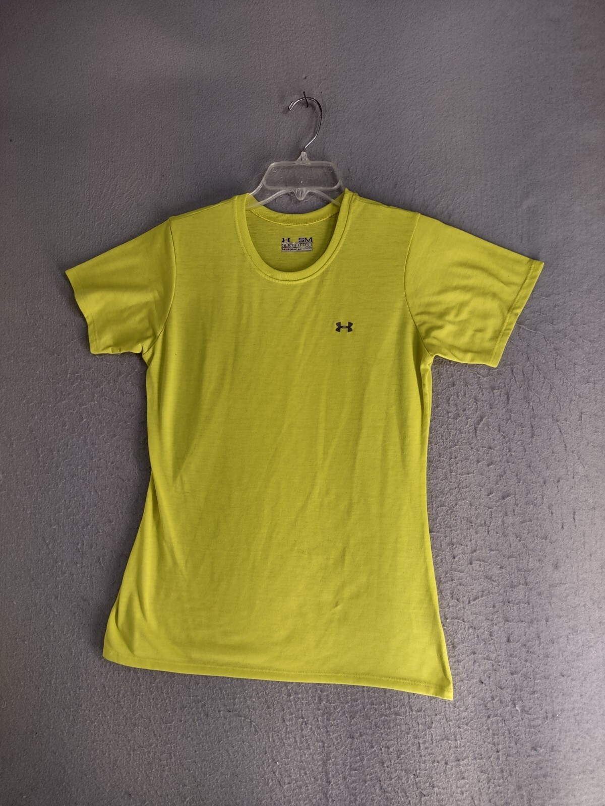 Under Armour Mens Shirt Small Yellow Semi Fitted Heat Gear Solid Logo Pullover
