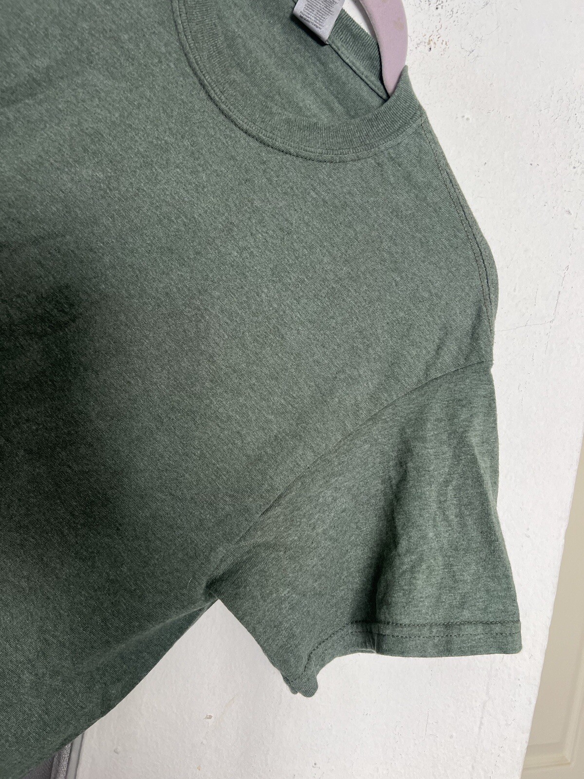 Gildan Men Crewneck Shirt Size Medium Green Short Sleeve Cotton Blend
