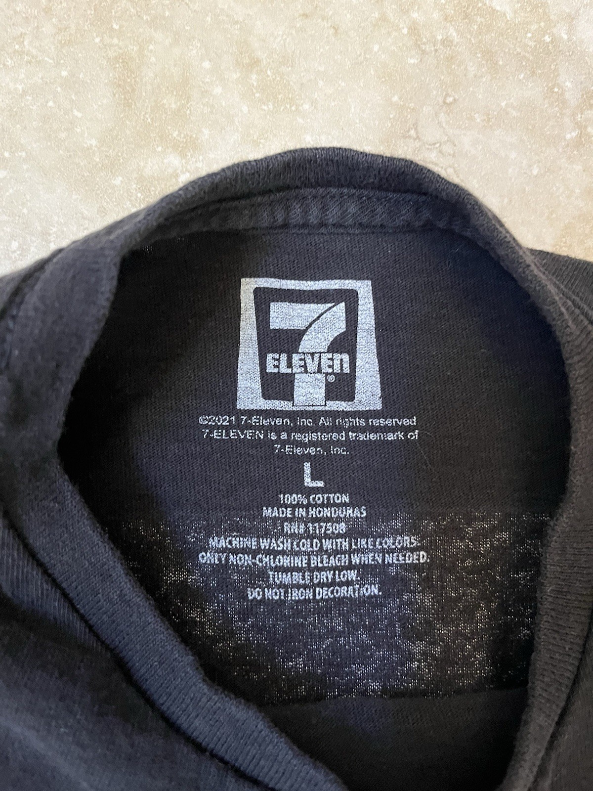 7-Eleven Shirt Men Size Large Black Graphic Tee Short Sleeve 100% Cotton T-Shirt