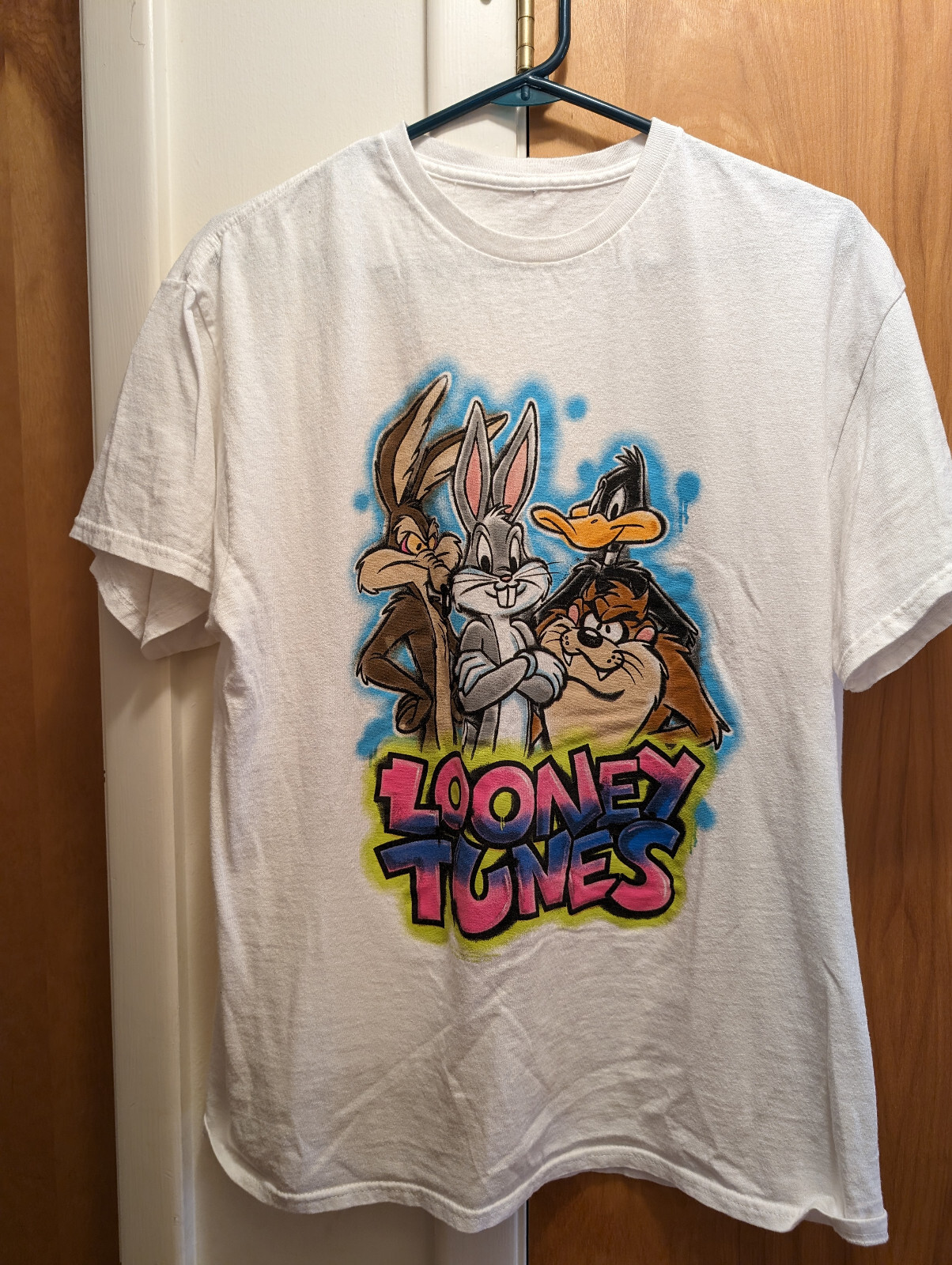 Vintage Looney Tunes Tee Shirt – No Label but Appears to be a Size Men&rsquo;s Medium