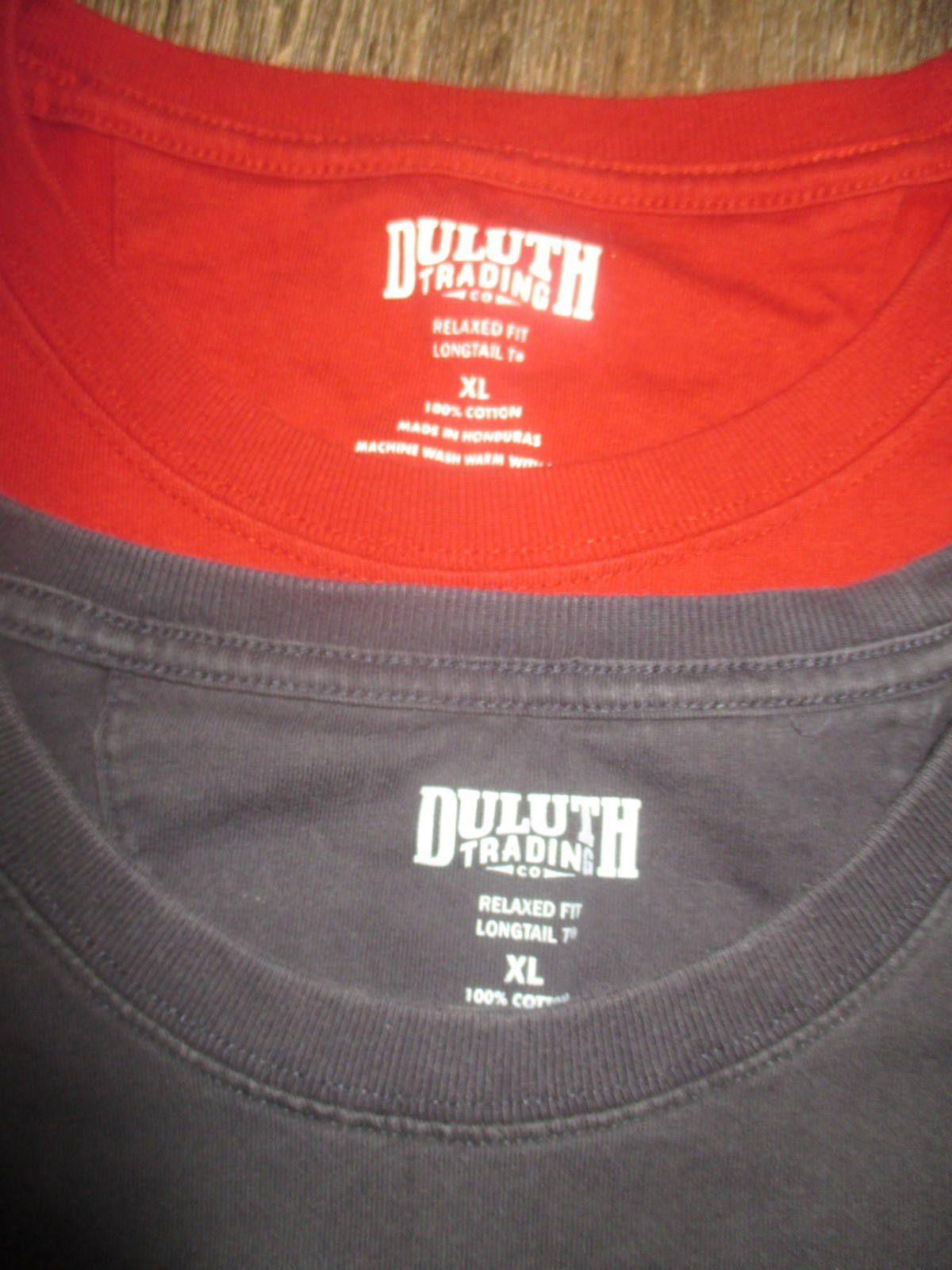 DULUTH TRADING CO. mens lot of 2 navy/burgundy RELAXED FIT LONGTAIL t-shirts