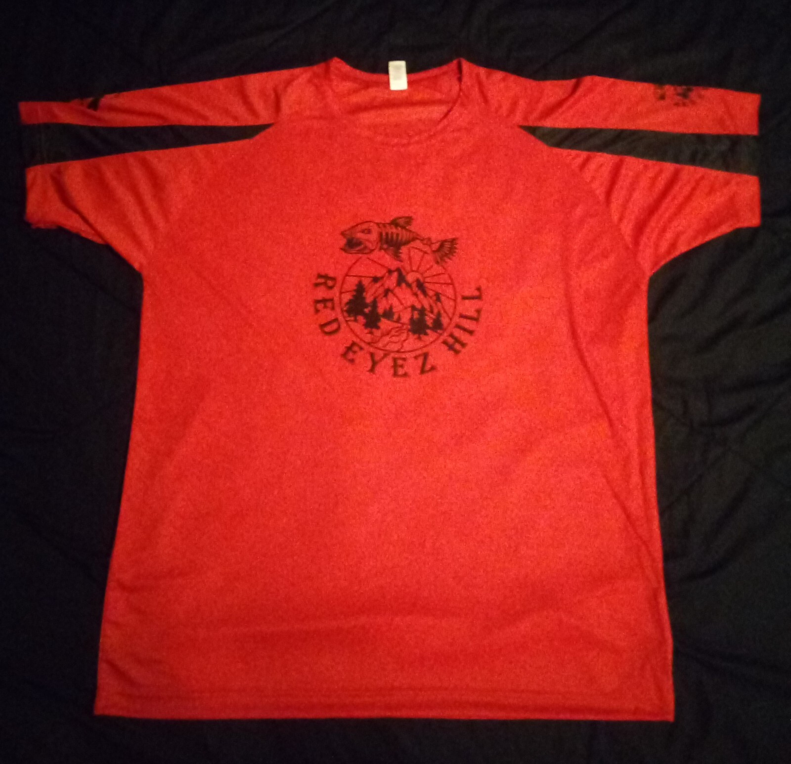 Red Eyez Hill / BP&rsquo;s Bar & Grill Size X-Large 100% Polyester Red Sport Tee Shirt
