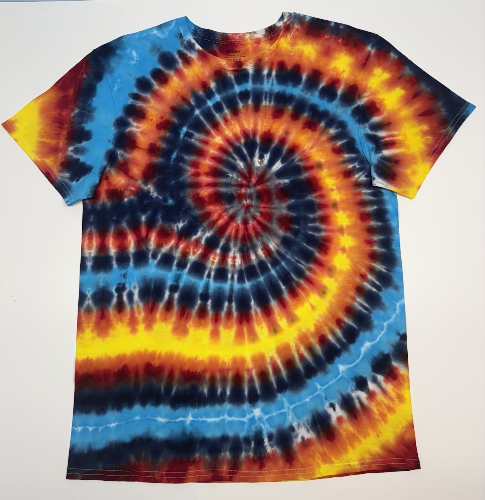 Gildan Tie Dye Adult Unisex T-Shirt Size Large Multicolor Hand Dyed Tee New