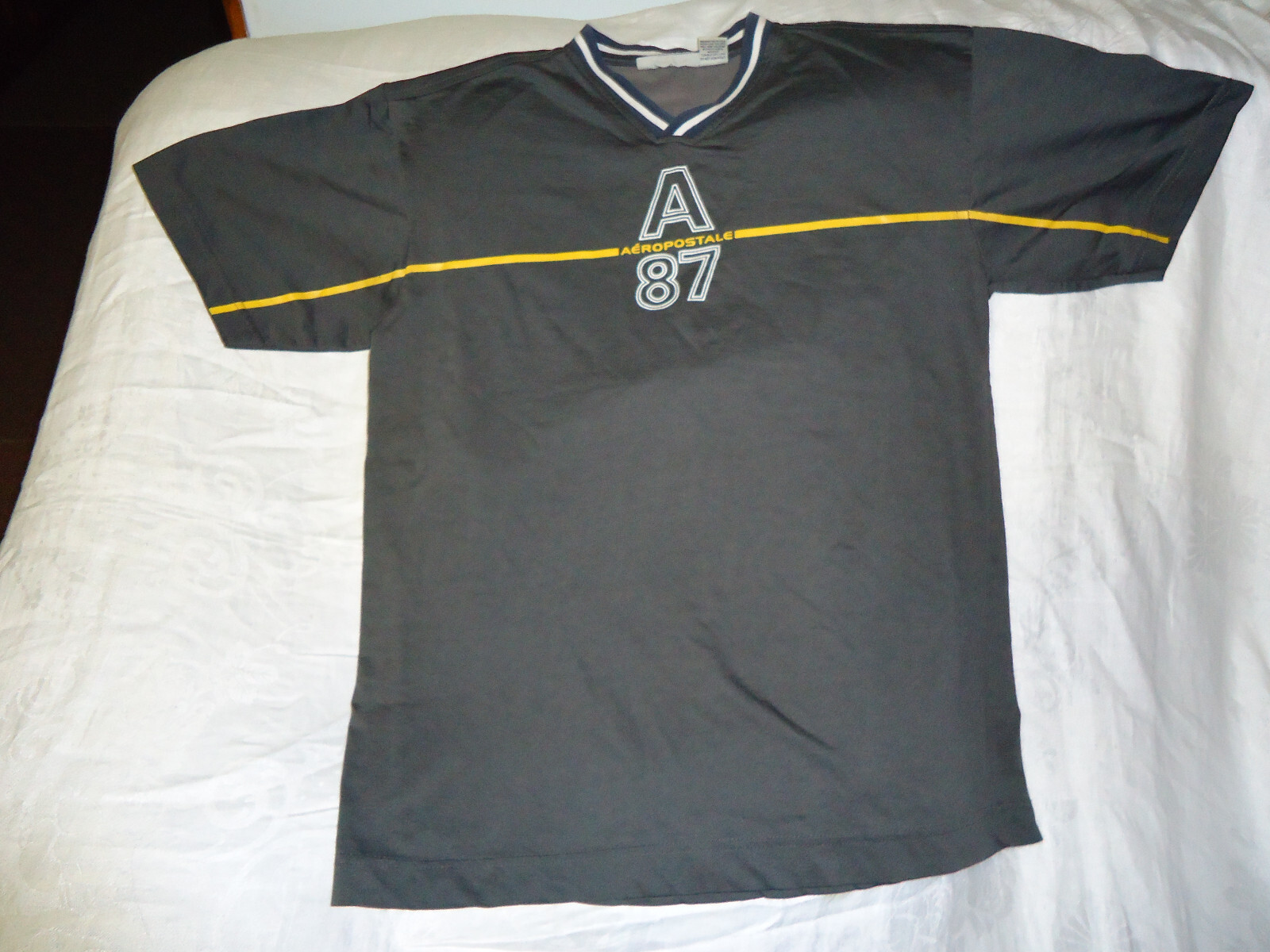 Aeropostale mens S T-shirt V-neck gray cotton blend solid graphic
