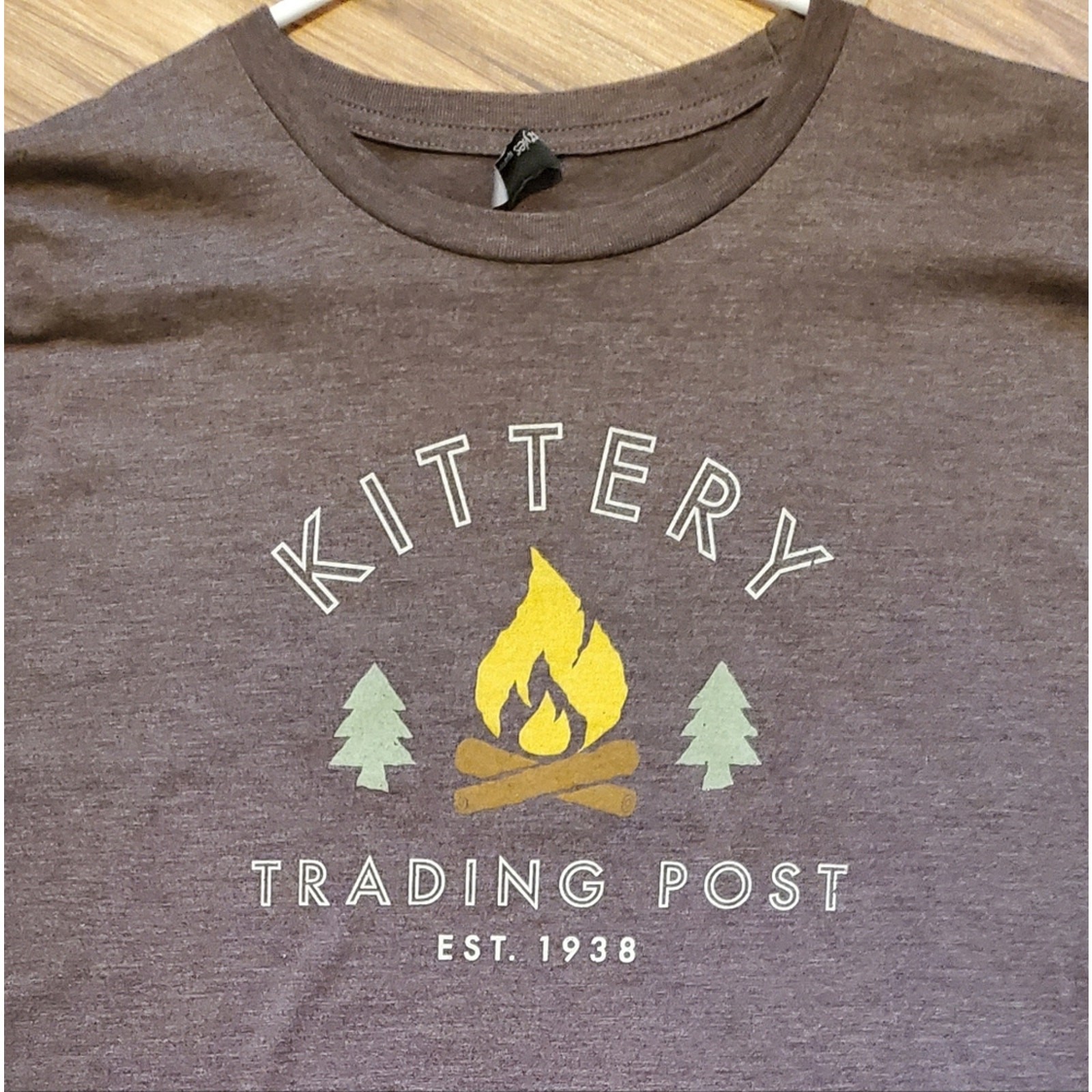 Men&rsquo;s Woman&rsquo;s Unisex KITTERY Trading Post t-shirt Heather brown size L