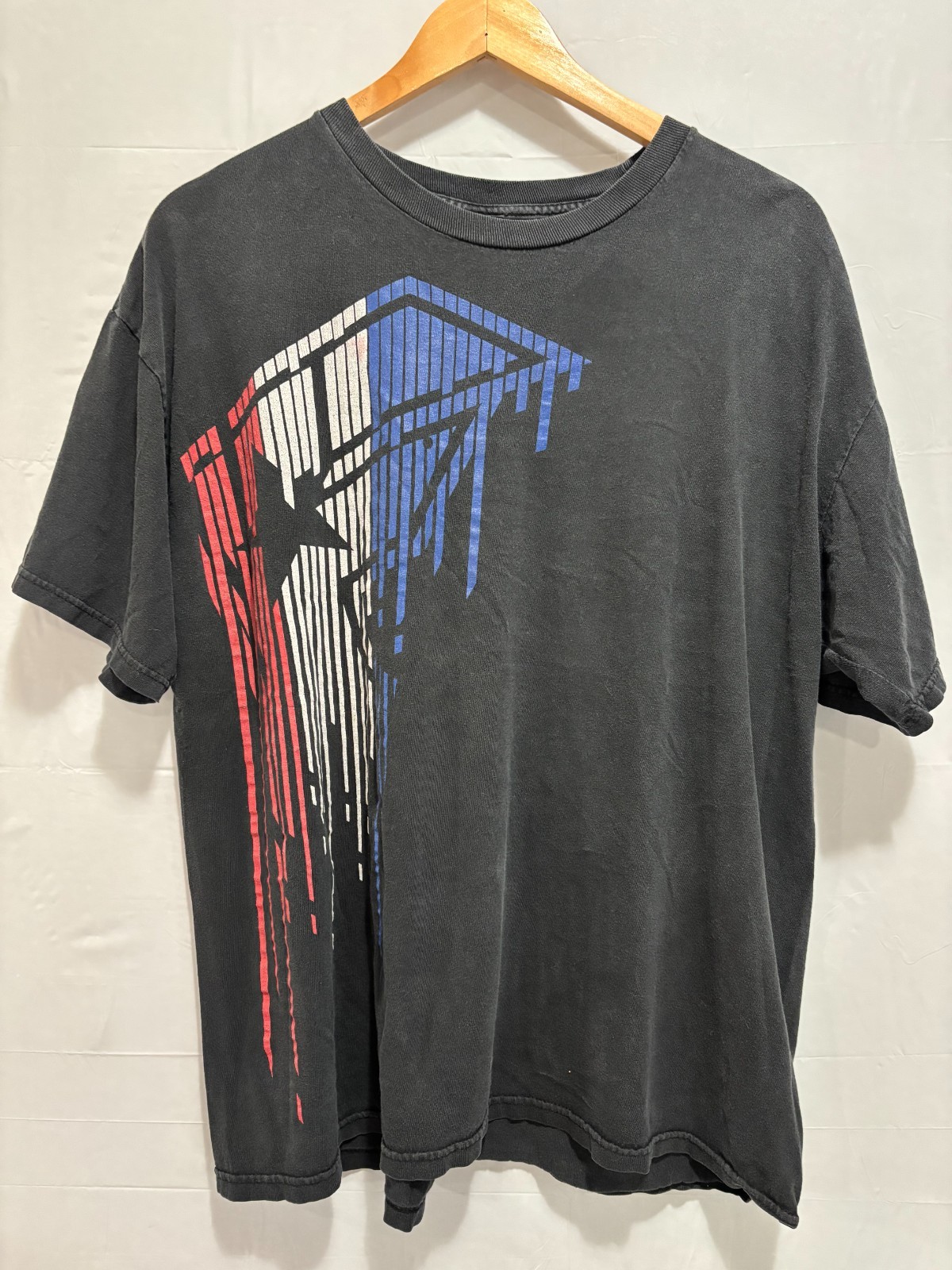 Badge Of Honor T-Shirt Mens Black Graphic Short Sleeve XL Famous Stars and Strap
