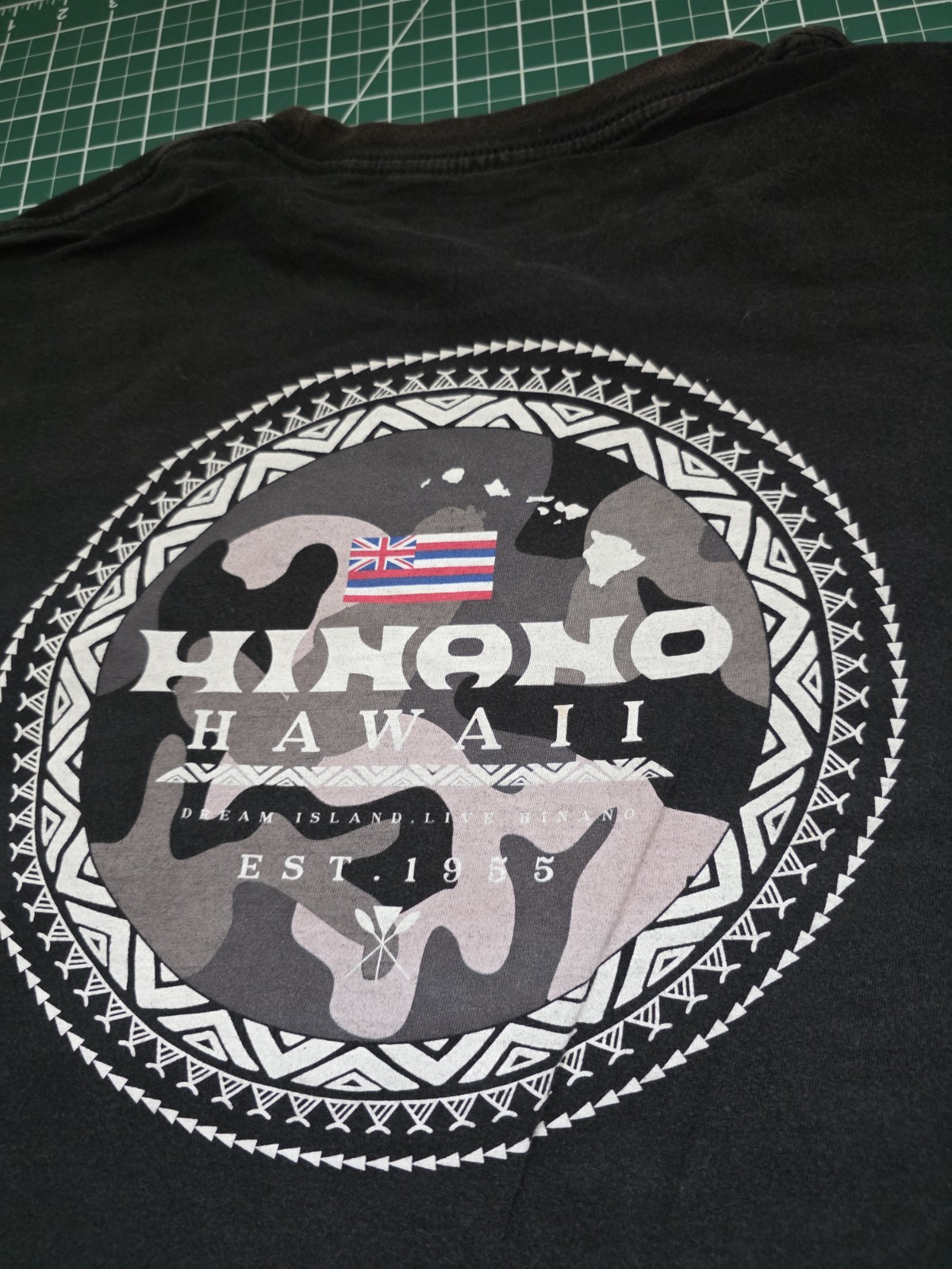 Hinano Hawaii Tahiti T Shirt Black Tee men&rsquo;s size L Camo Graphic DISCOLORATION