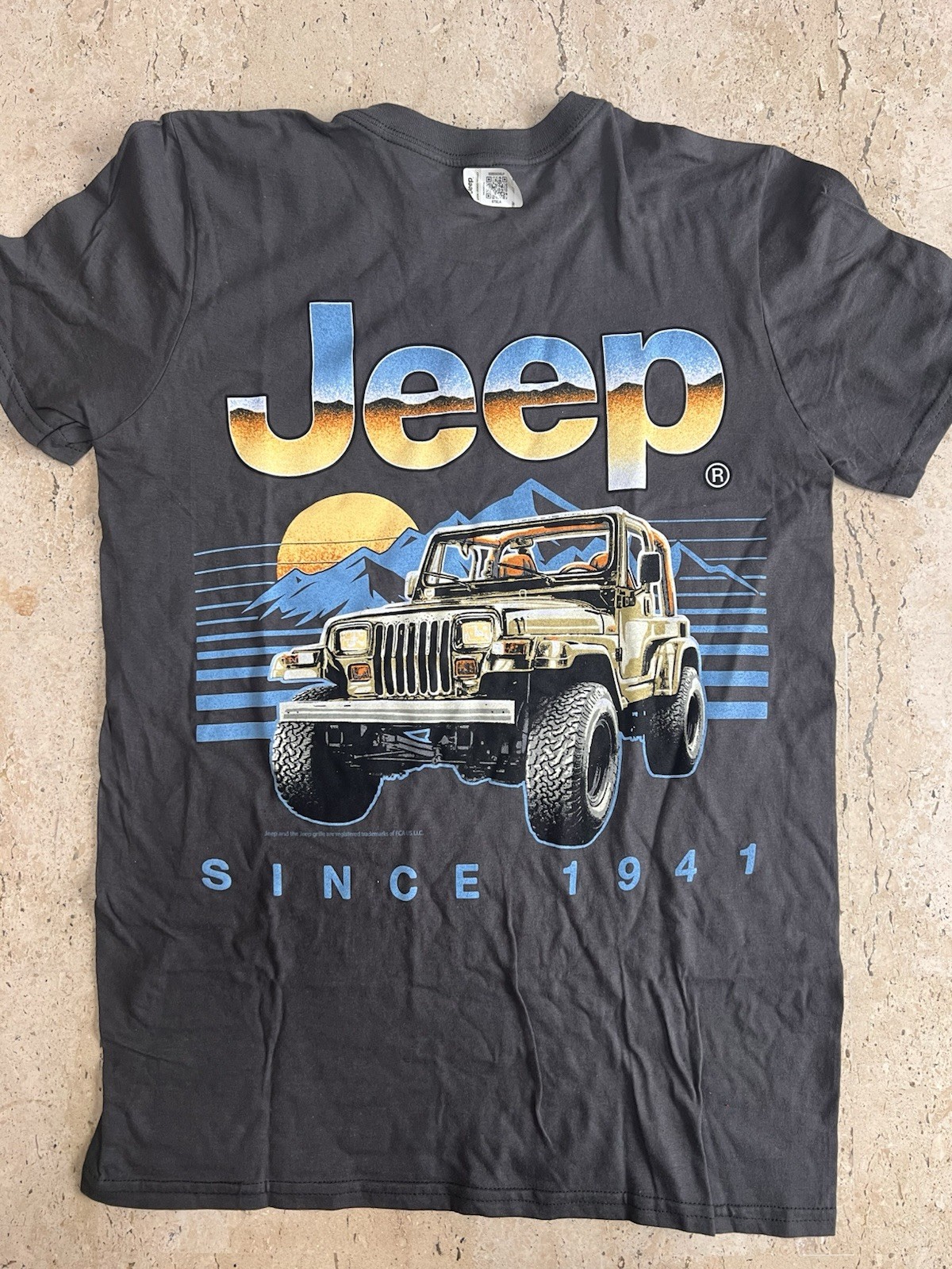 JEEP T-Shirt JEDCO Brand Men’s Small-100% Cotton Gray and Graphic Print