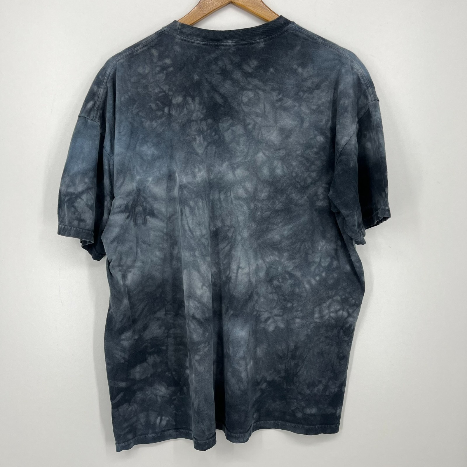 The Mountain T-Shirt Men&rsquo;s Size XL Gray All Over Print Skull Crew Neck