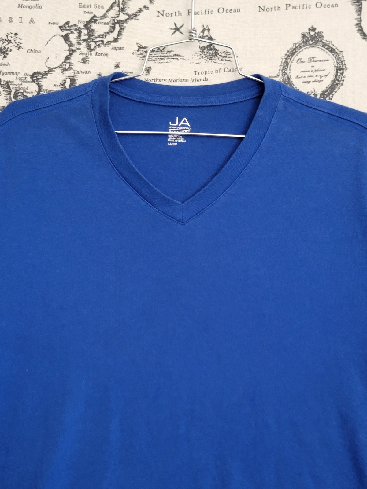 John Ashford Men&rsquo;s Blue Easy Care V-Neck T-Shirt – Size Large