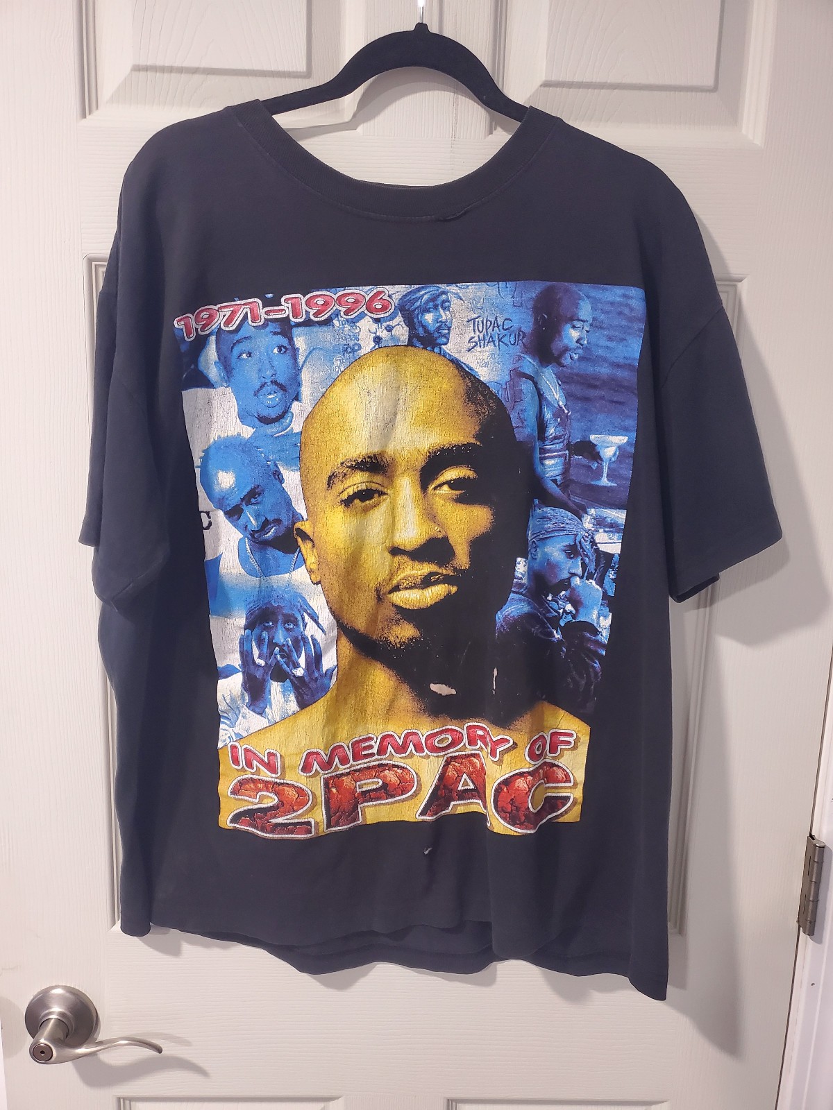 Vintage 90s « In Memory Of » 2PAC Tupac Big Face AOP Rap 2-Sided Men&rsquo;s T-Shirt XL