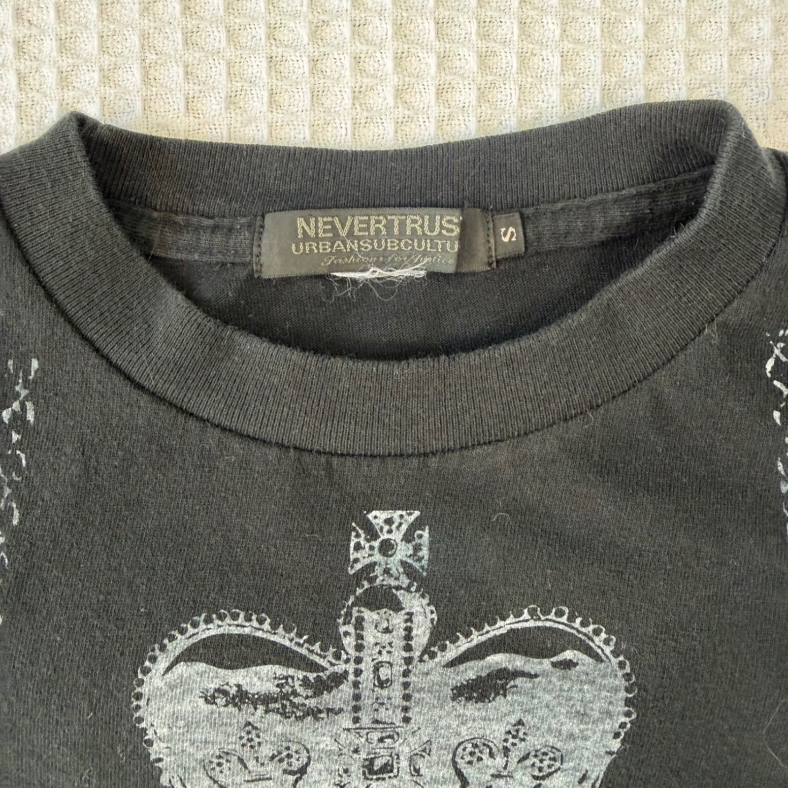 Nevertrust Urban Subculture Skull Crown Pay Me Graphic T-Shirt Black Small