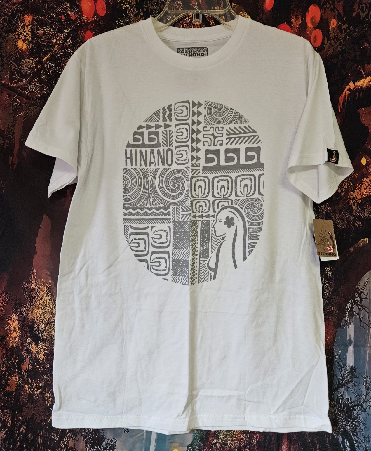 Hinano Liko Men&rsquo;s White Tiki Graphic Logo Cotton Jersey Crew T-Shirt Size M