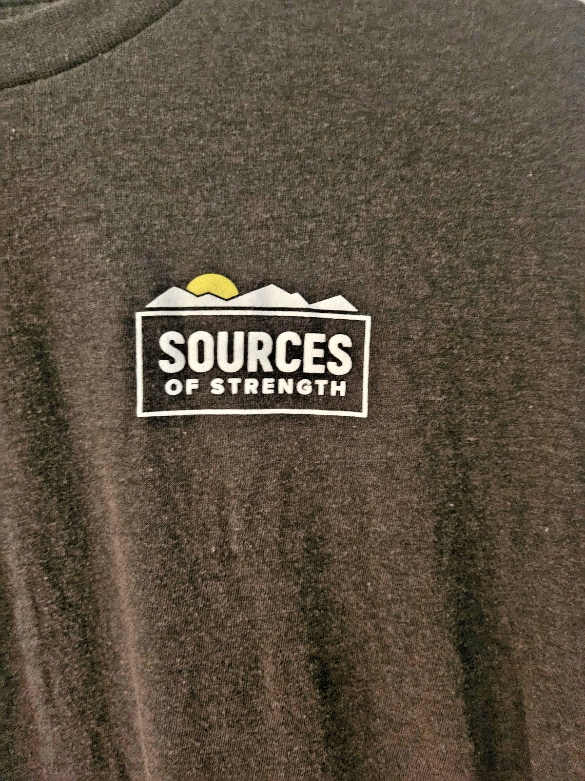 Tultex 241 Sources of Strength « Empower A Well World » Graphic T-Shirt – Size L