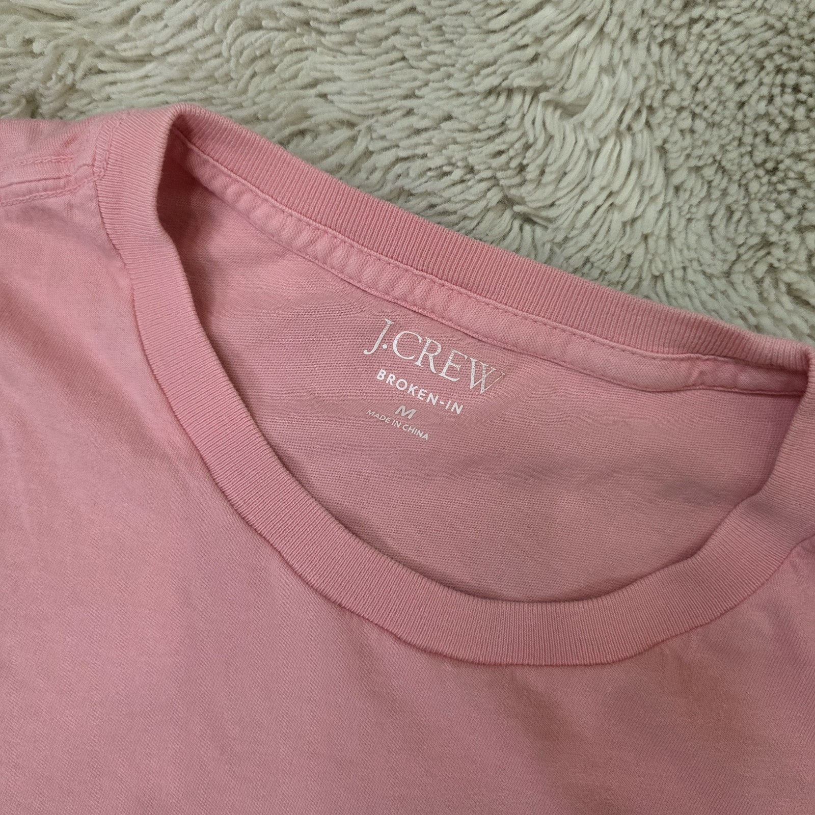 J CREW Men&rsquo;s Broken-in Short Sleeve T-Shirt in Coral Mist Pink size Medium