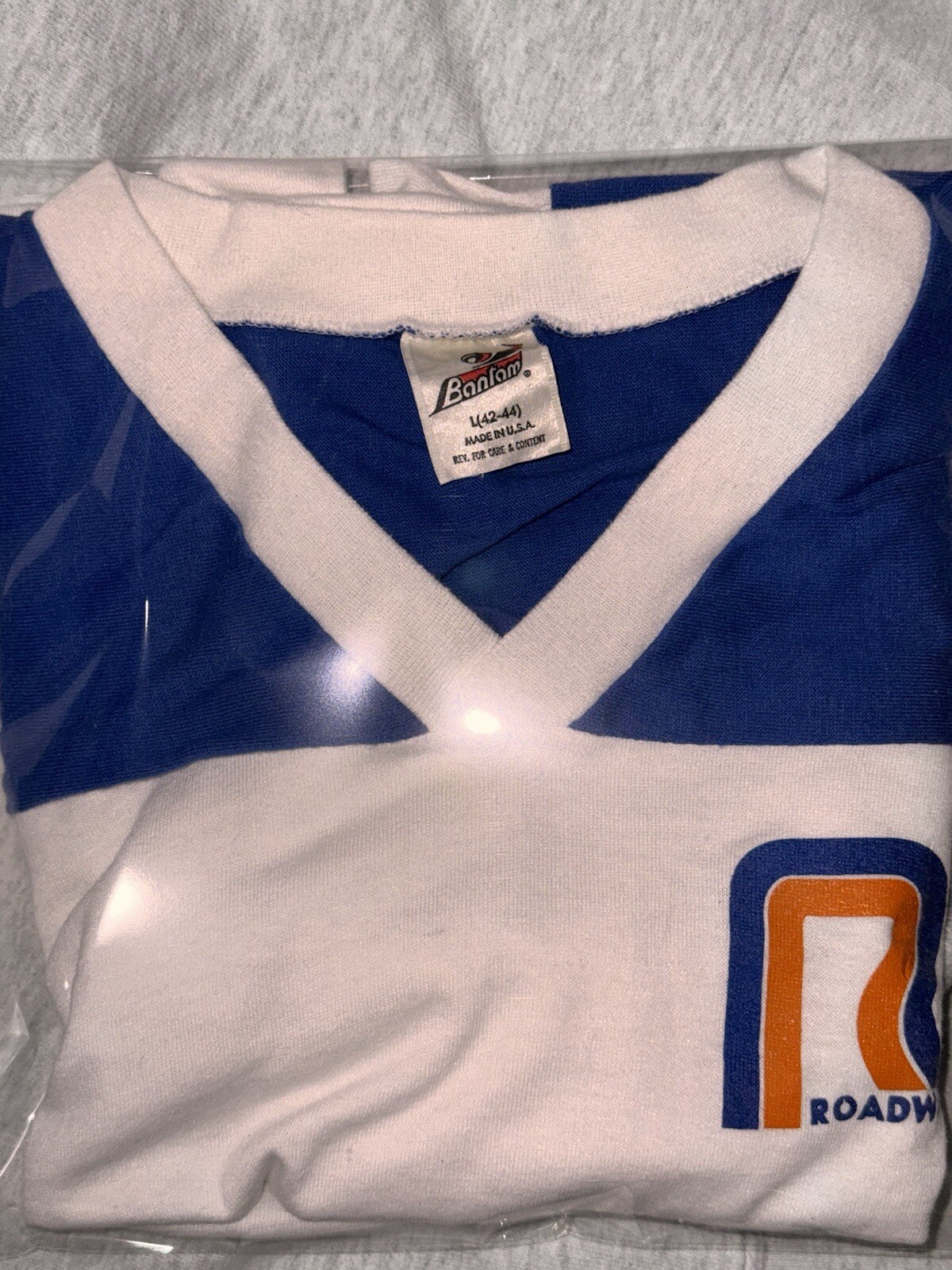 Vintage 1980&rsquo;s Bantam Roadway V Neck White/Blue T-Shirt Size Large Made in USA