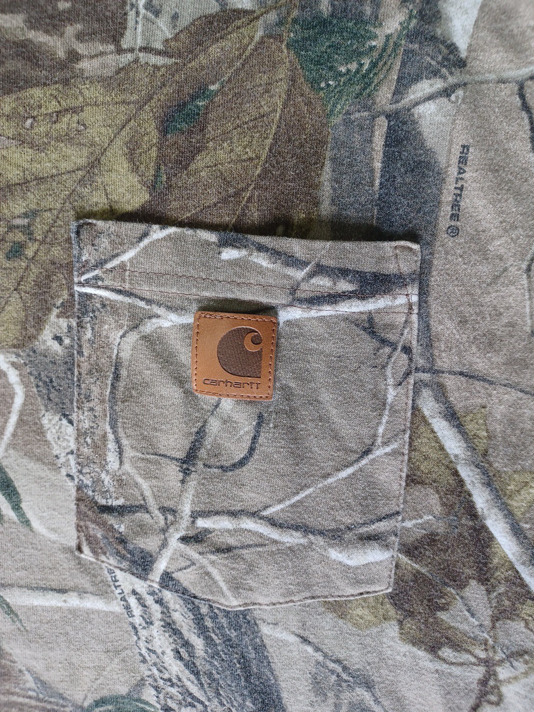 Carhartt Real Tree T-Shirt Mens L Camo Pocket Leather Patch Y2K Faded