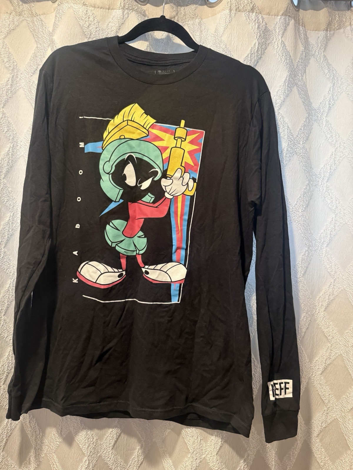 Neff Looney Tunes Marvin the Martian Black Graphic Crew Neck Long Sleeve Tee M