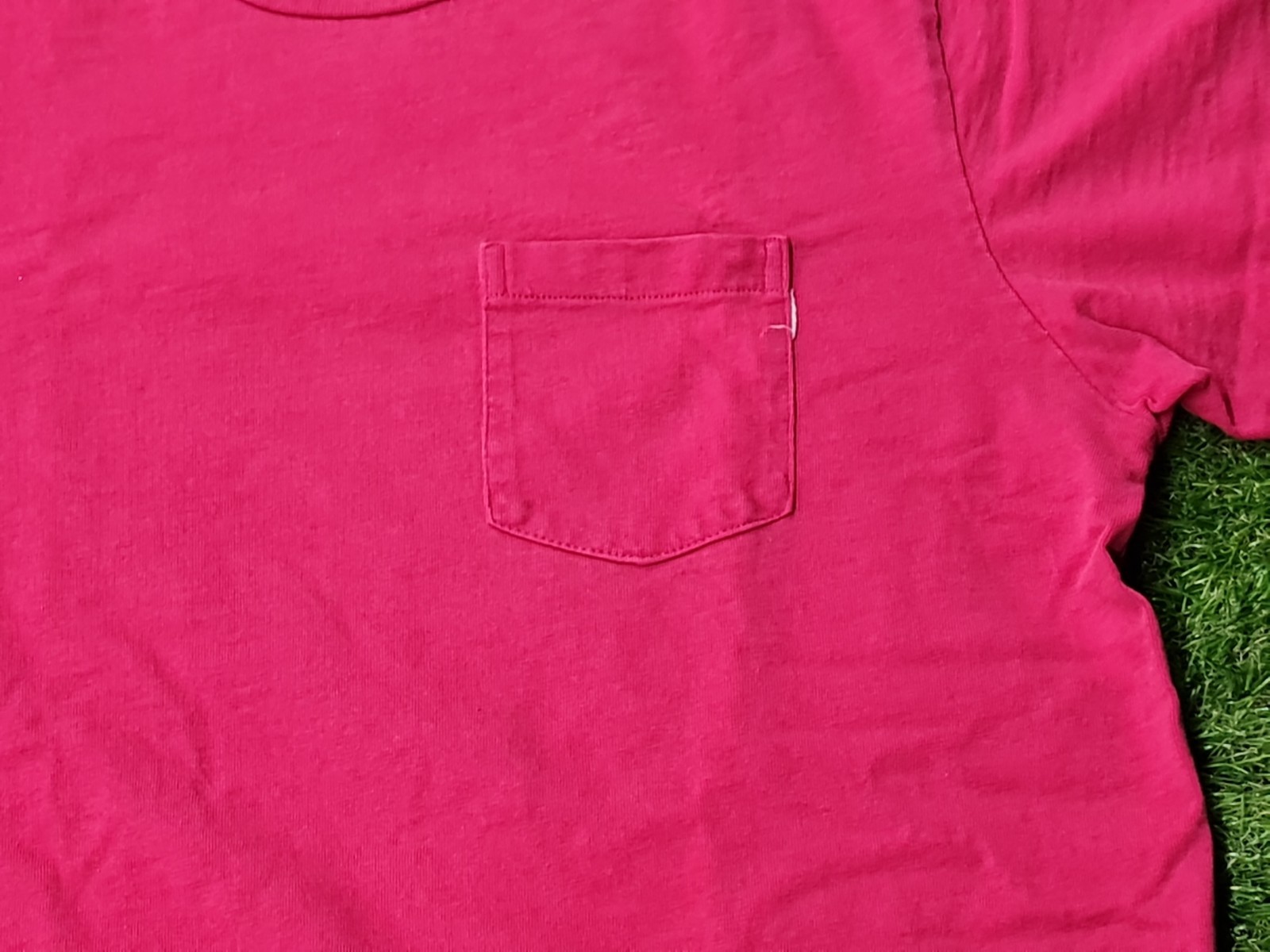 AUTHENTIC SUPREME POCKET TEE MEN SIZE MEDIUM (21×28) IN RED COLORWAY.