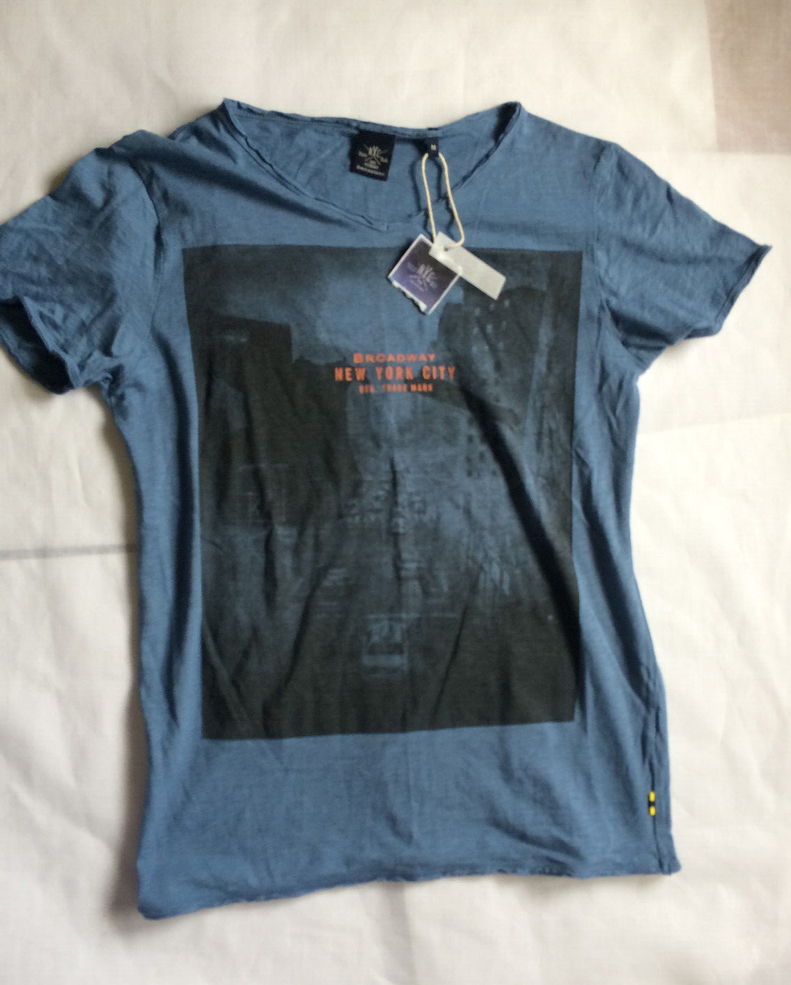 NWT t-shirt BROADWAY NEW YORK CITY THIN knit jersey RAW EDGE M v-neck