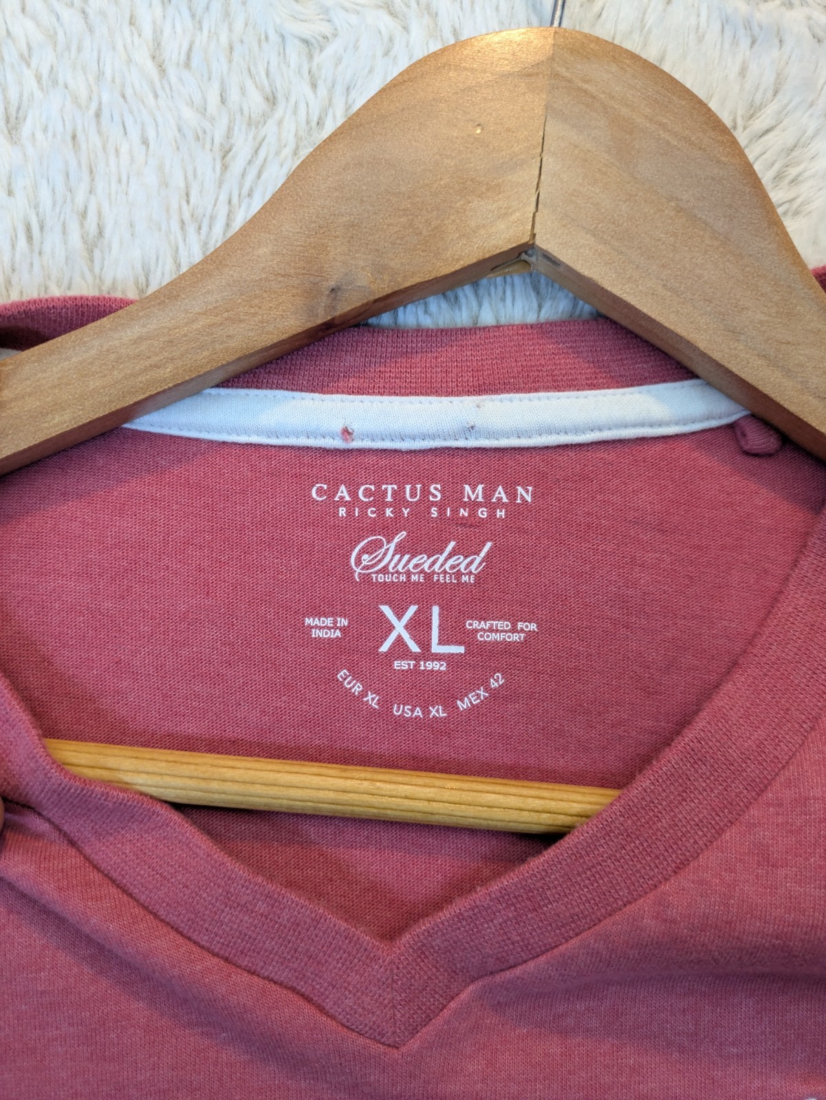 Cactus Man Ricky Singh Men&rsquo;s XL V-Neck Sueded T-Shirt Short Sleeve Heathered Red